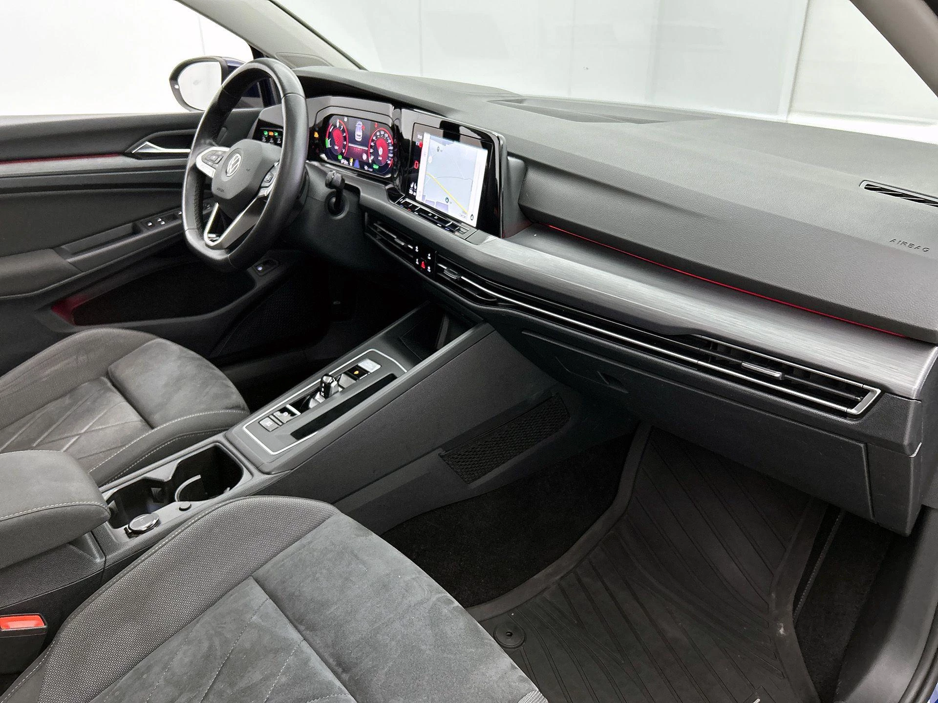 Volkswagen-Golf-image-21