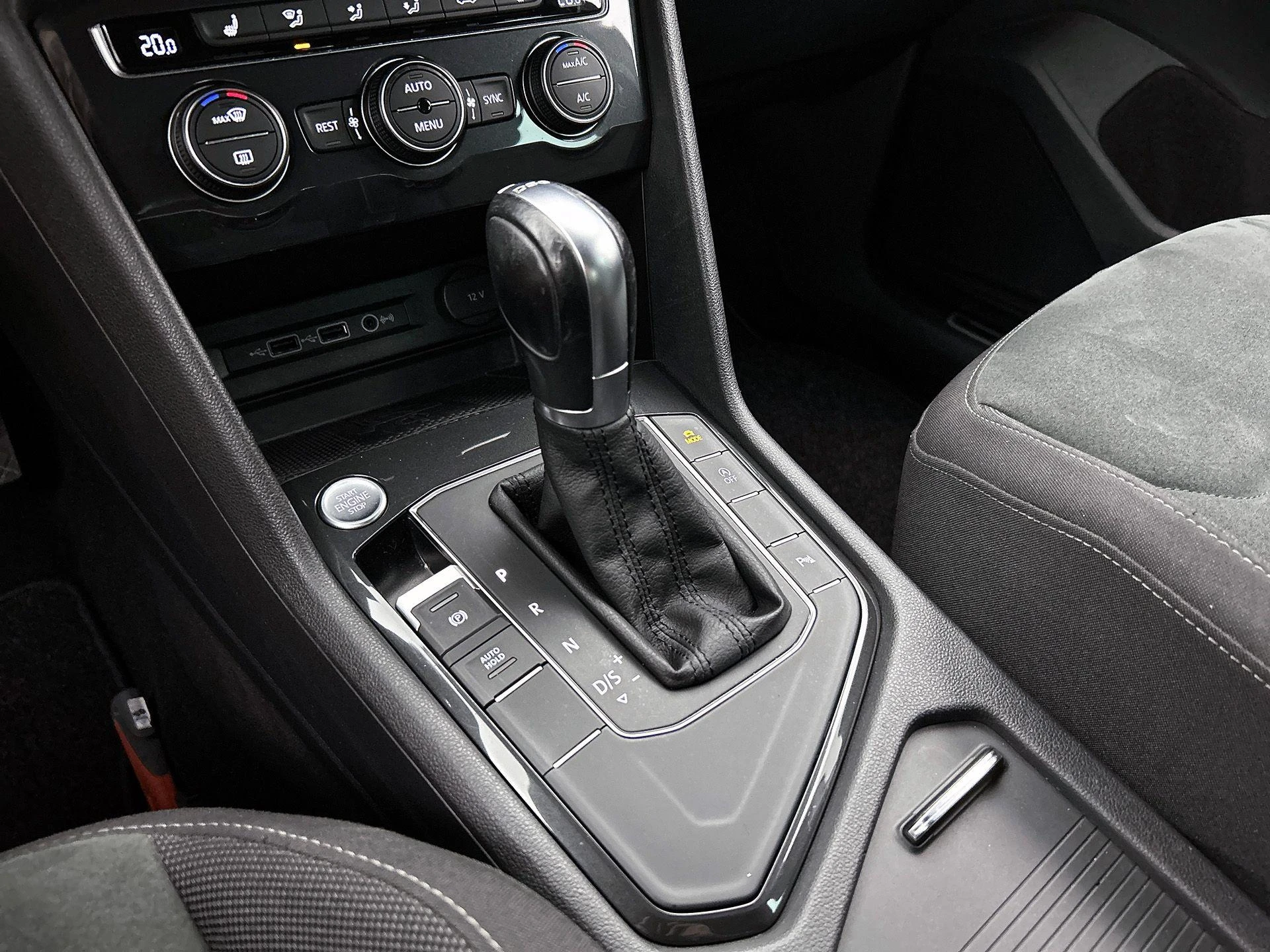 Volkswagen-Tiguan-image-30