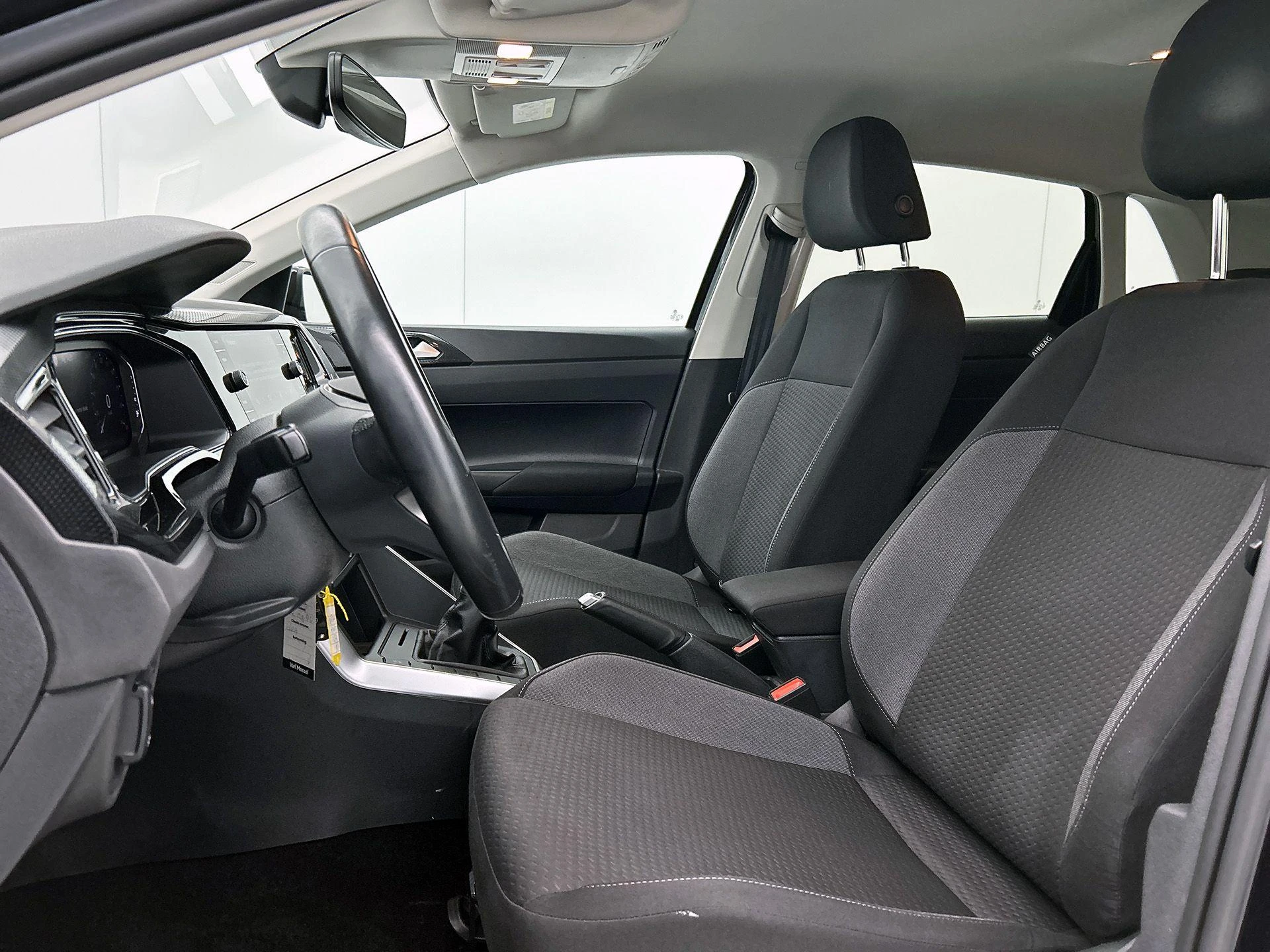 Volkswagen-Polo-image-31