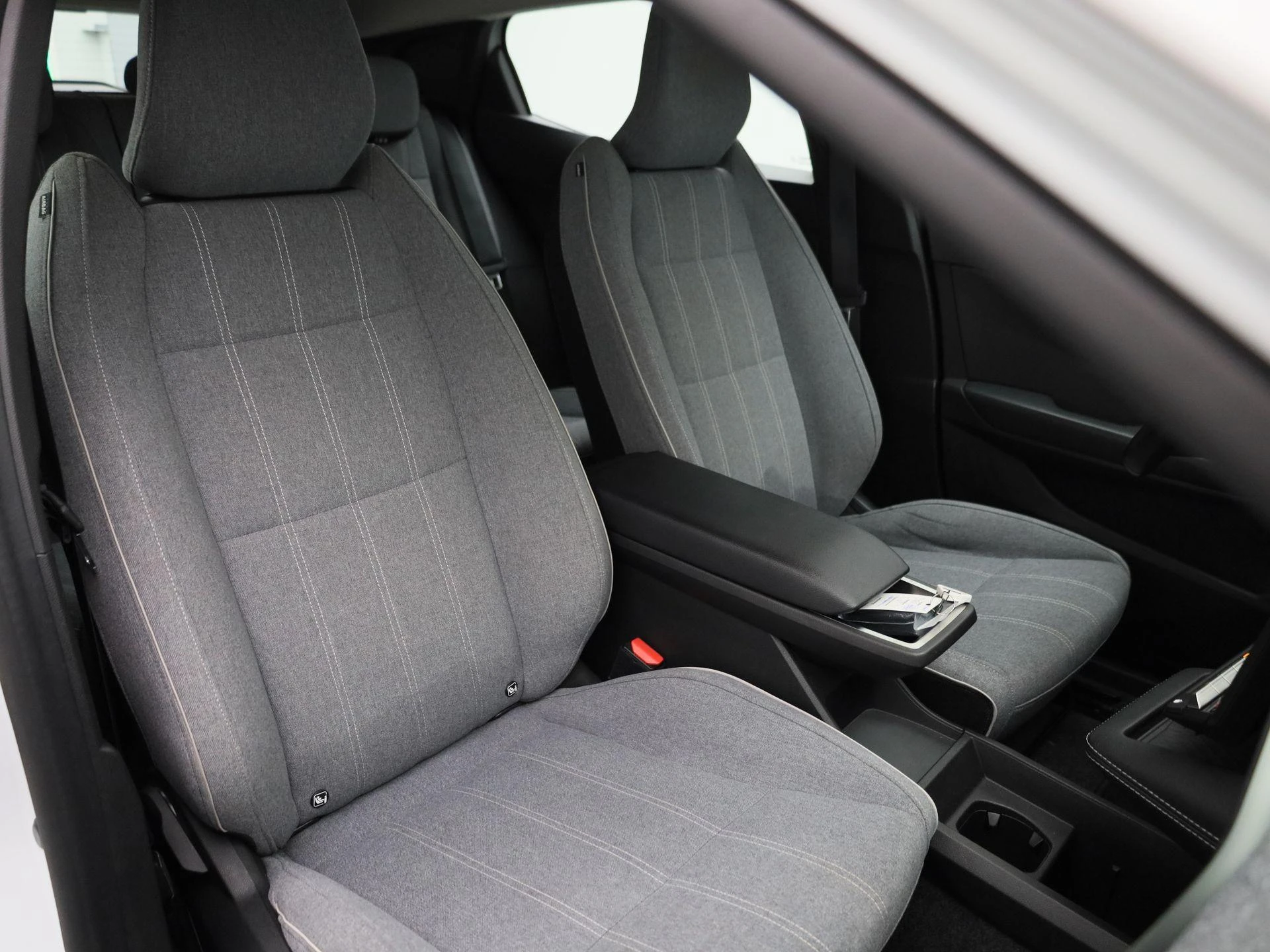 Renault-Megane E-Tech-image-36