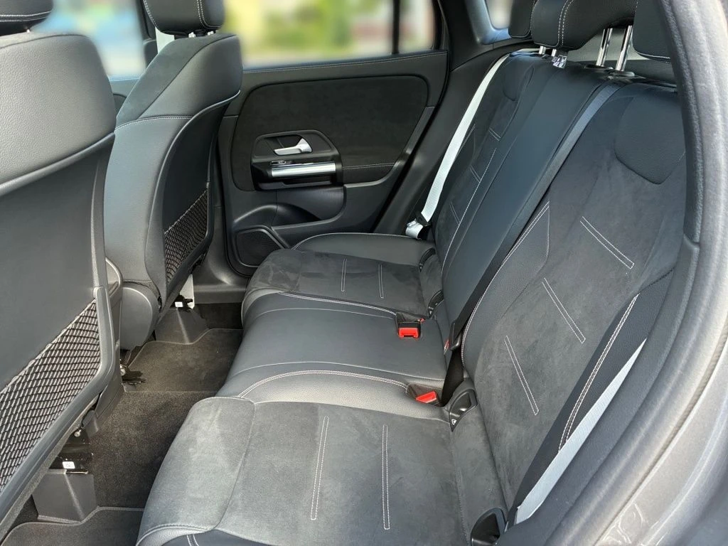 Mercedes-Benz-GLA 200 d-image-9