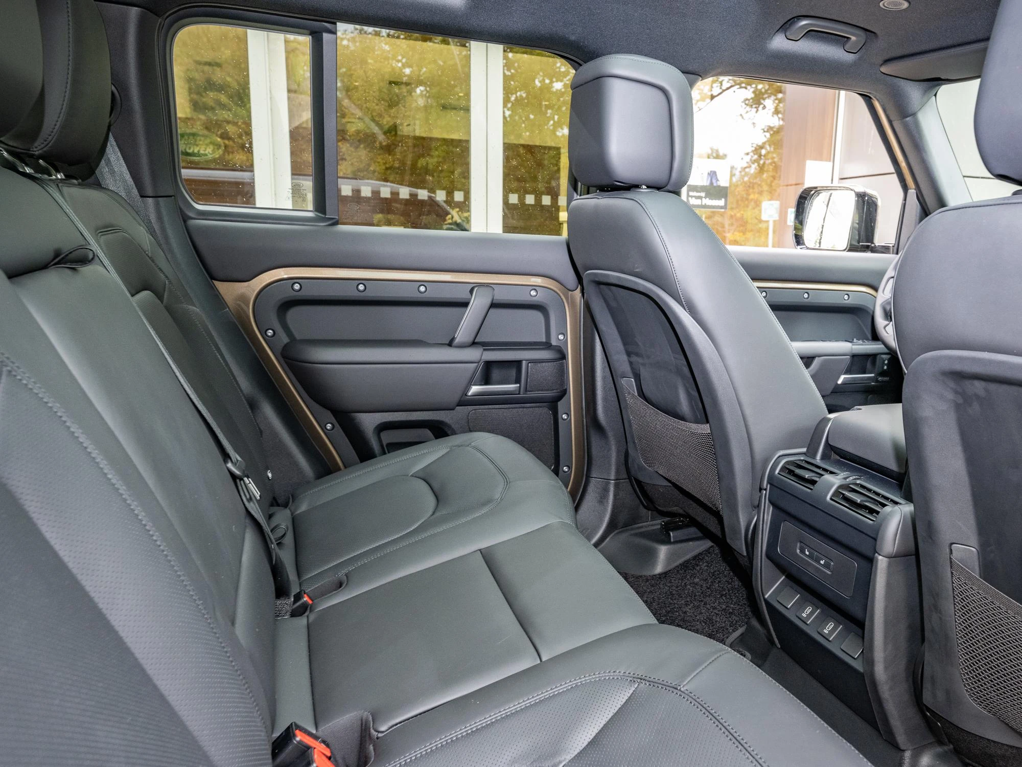 Land Rover-Defender-image-23