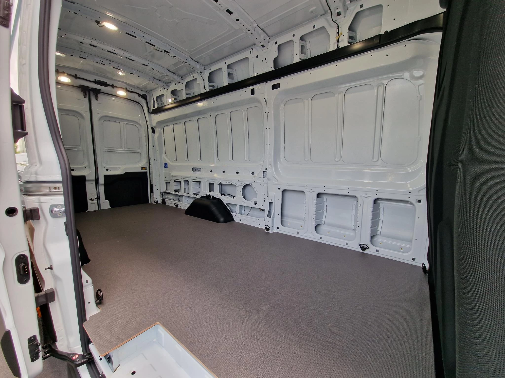 Ford-E-Transit-image-7