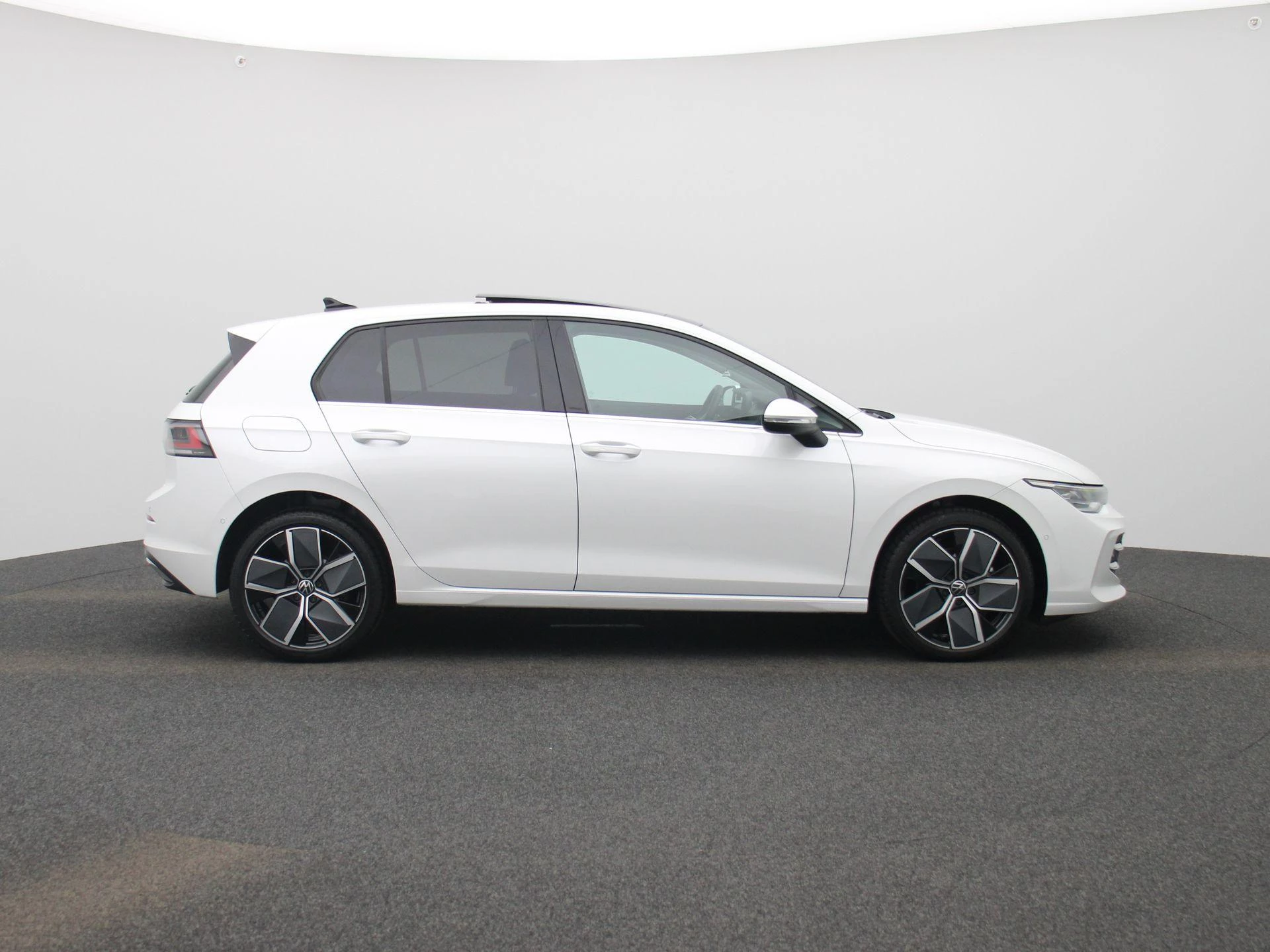 Volkswagen-Golf-image-5