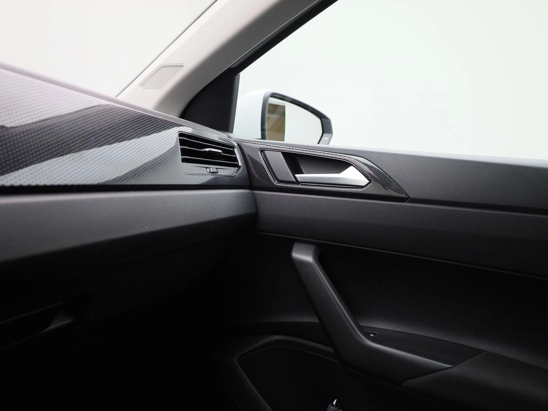 Volkswagen-Polo-image-24