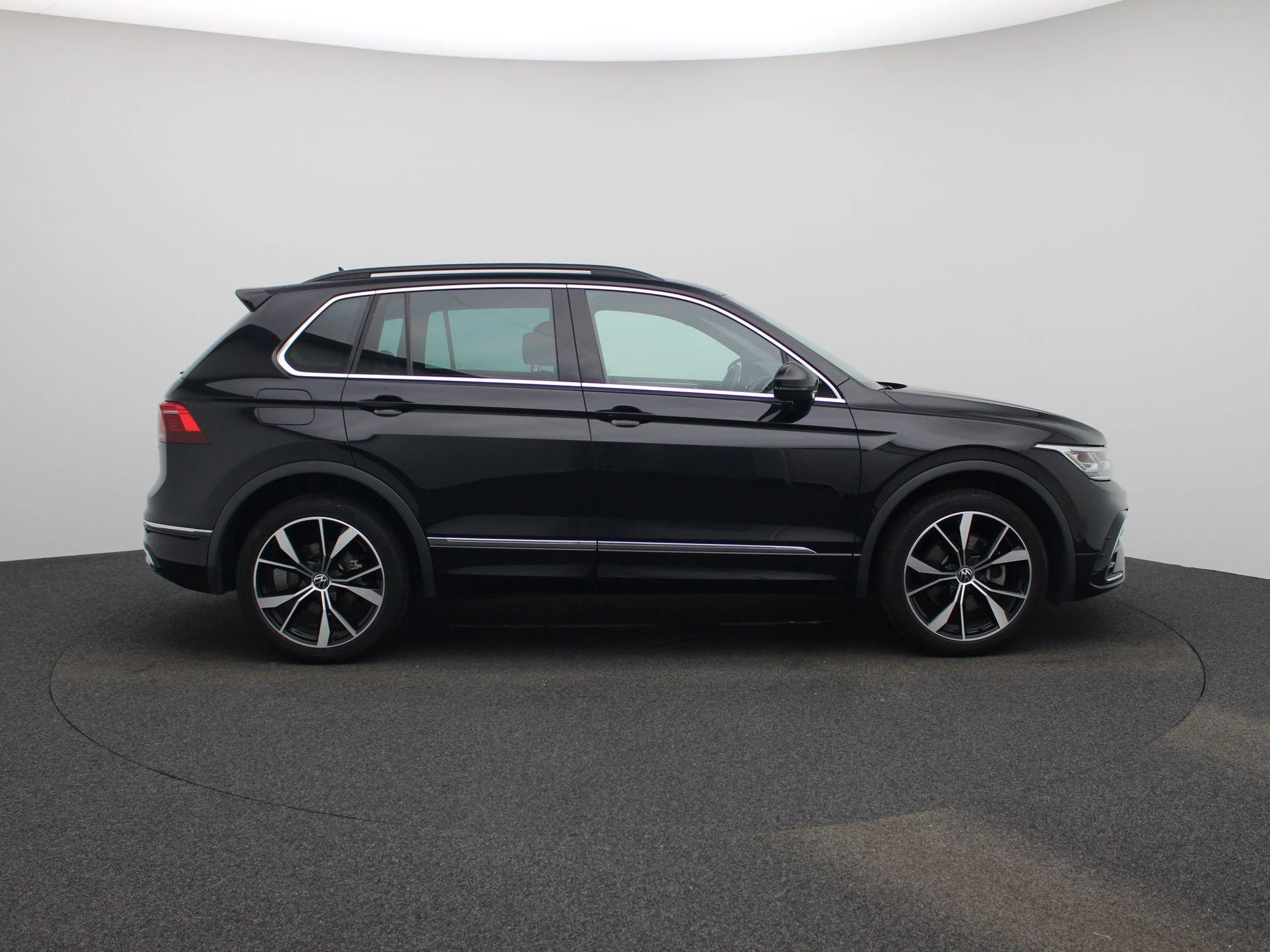 Volkswagen-Tiguan-image-5