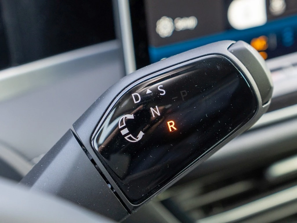 Volkswagen Passat Variant 1.5 TSI DSG eHybrid Elegance AHK