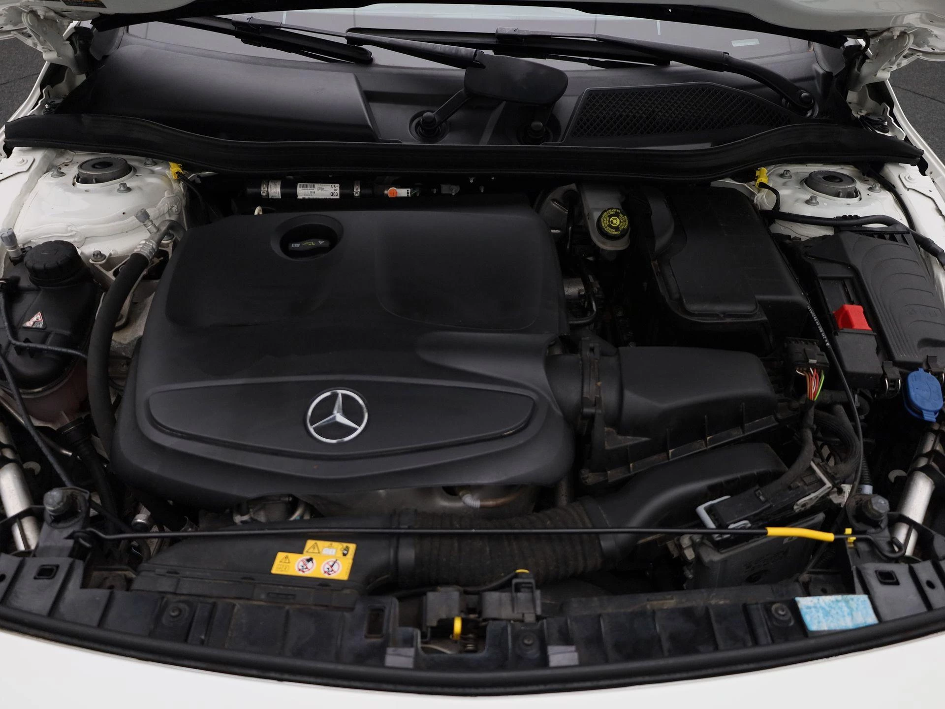 Mercedes-Benz-GLA-image-39