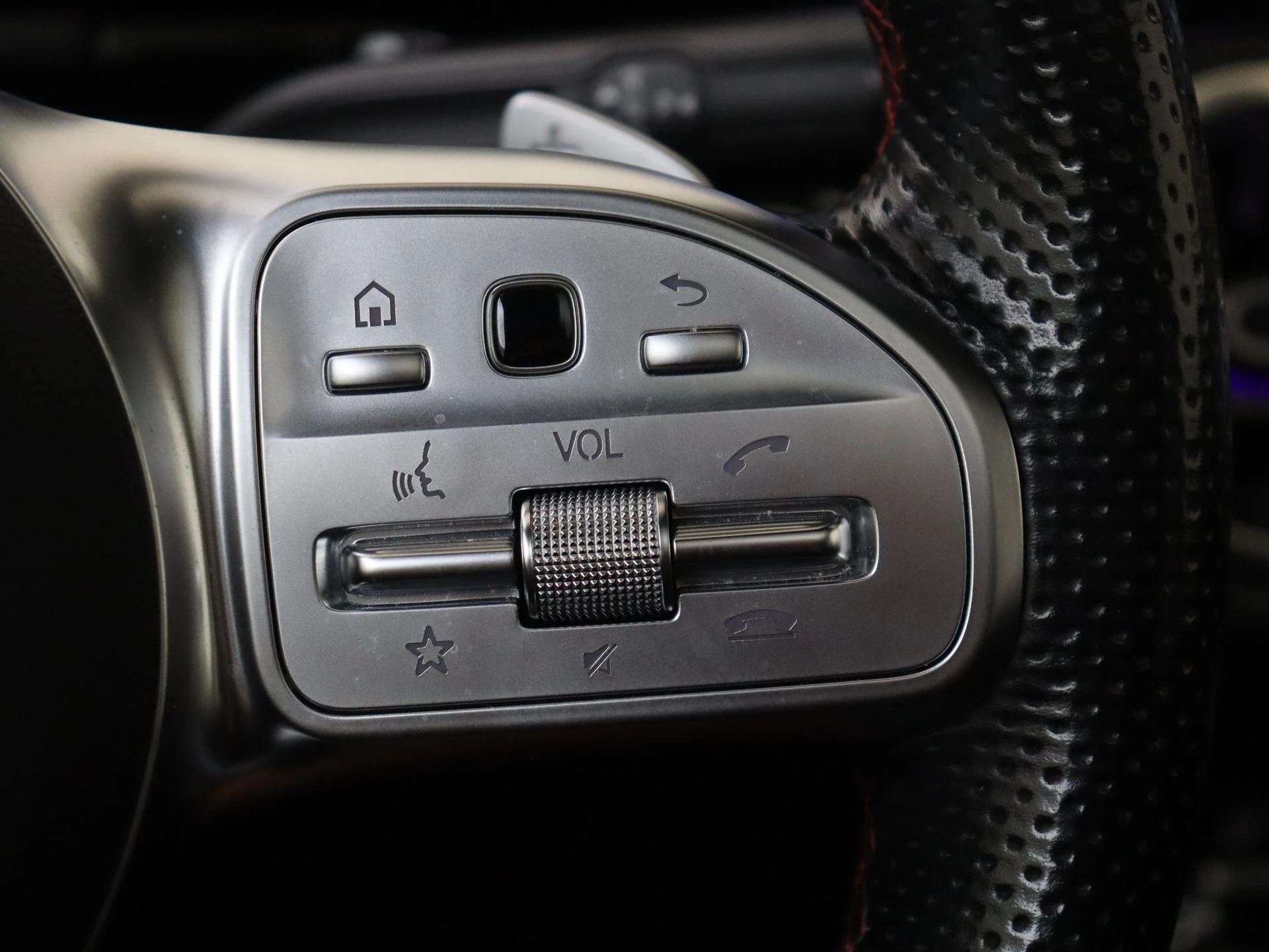 Mercedes-Benz-GLA-image-14