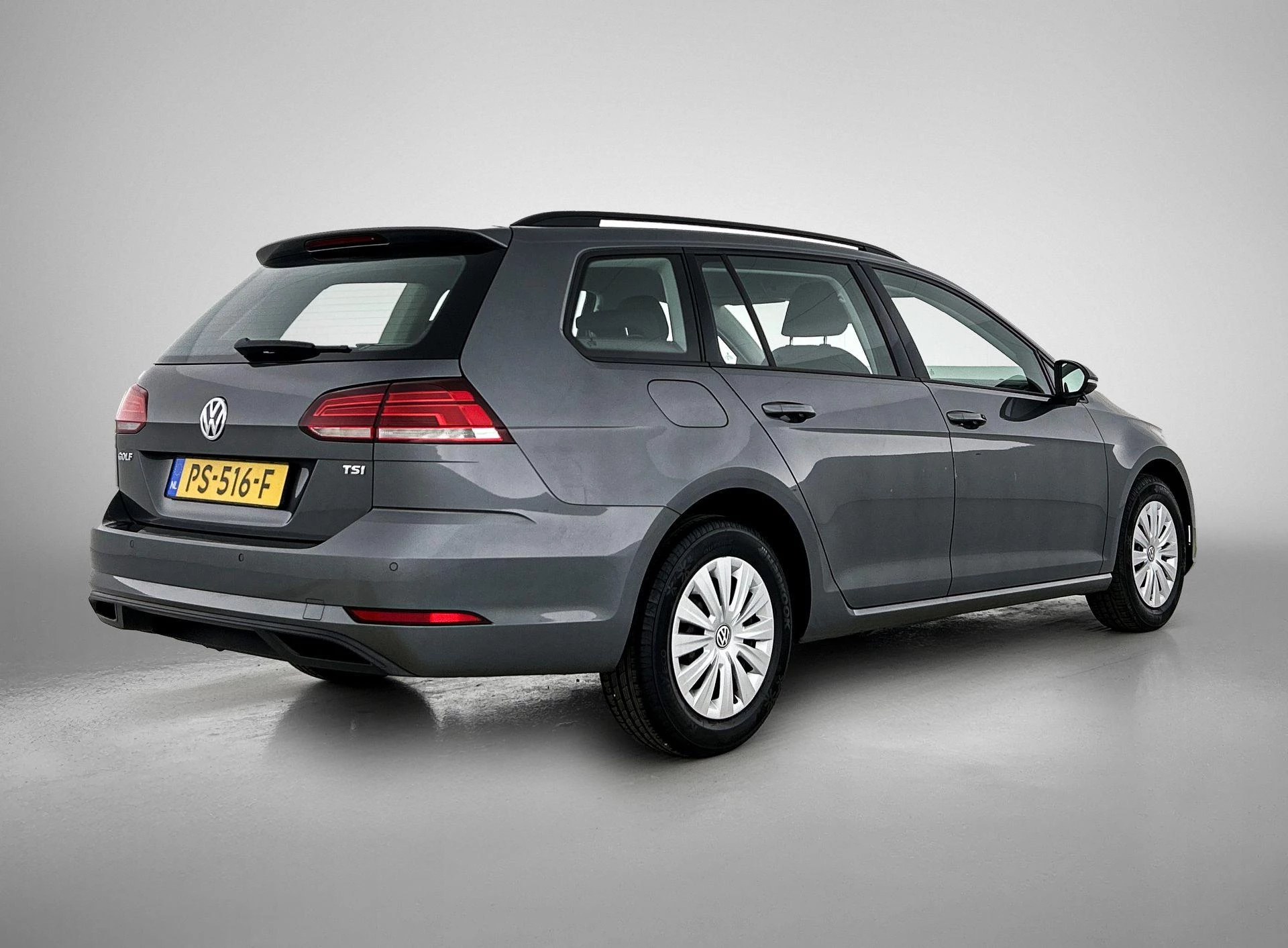 Volkswagen-Golf-image-4