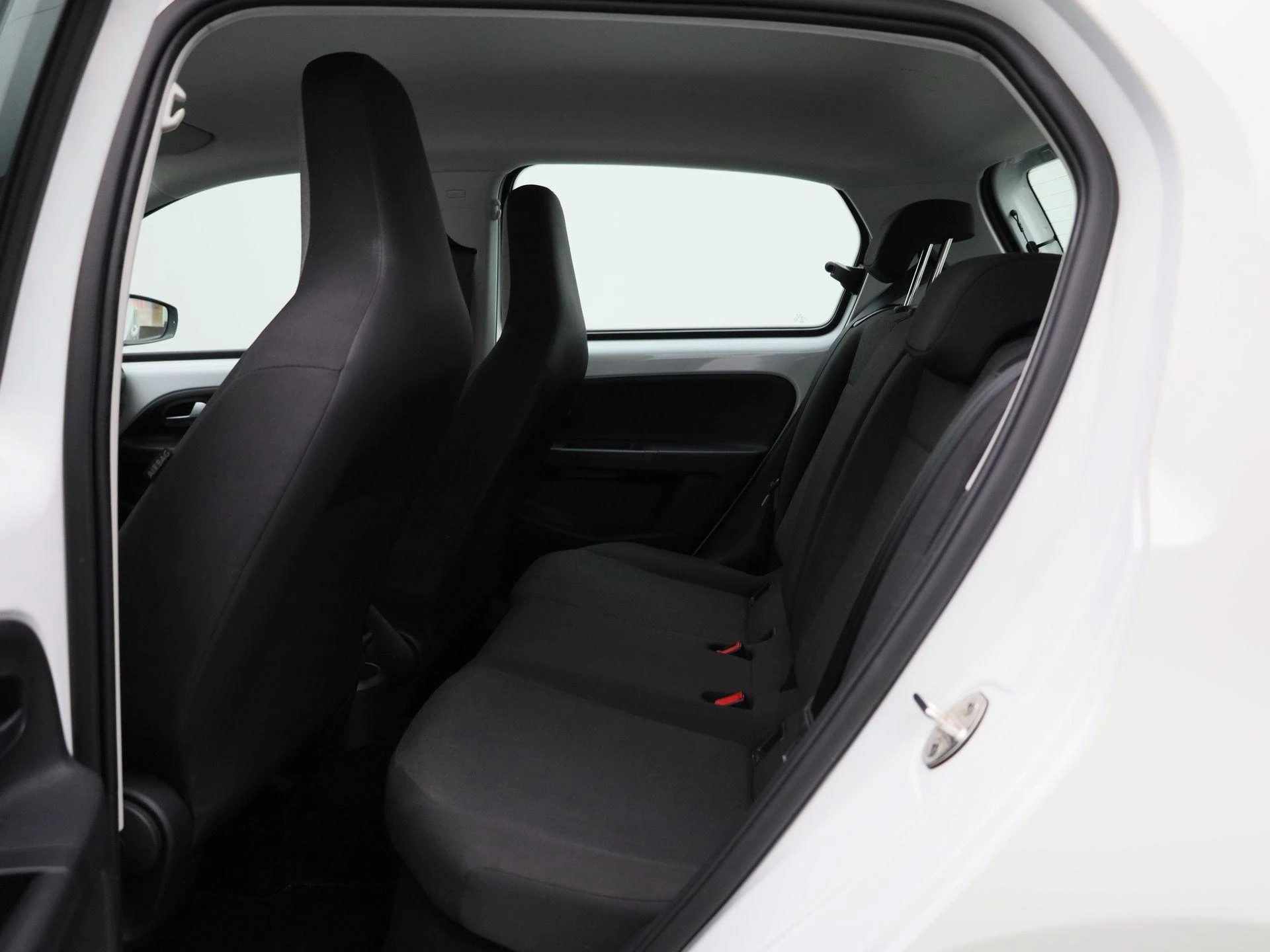 Volkswagen-up!-image-9