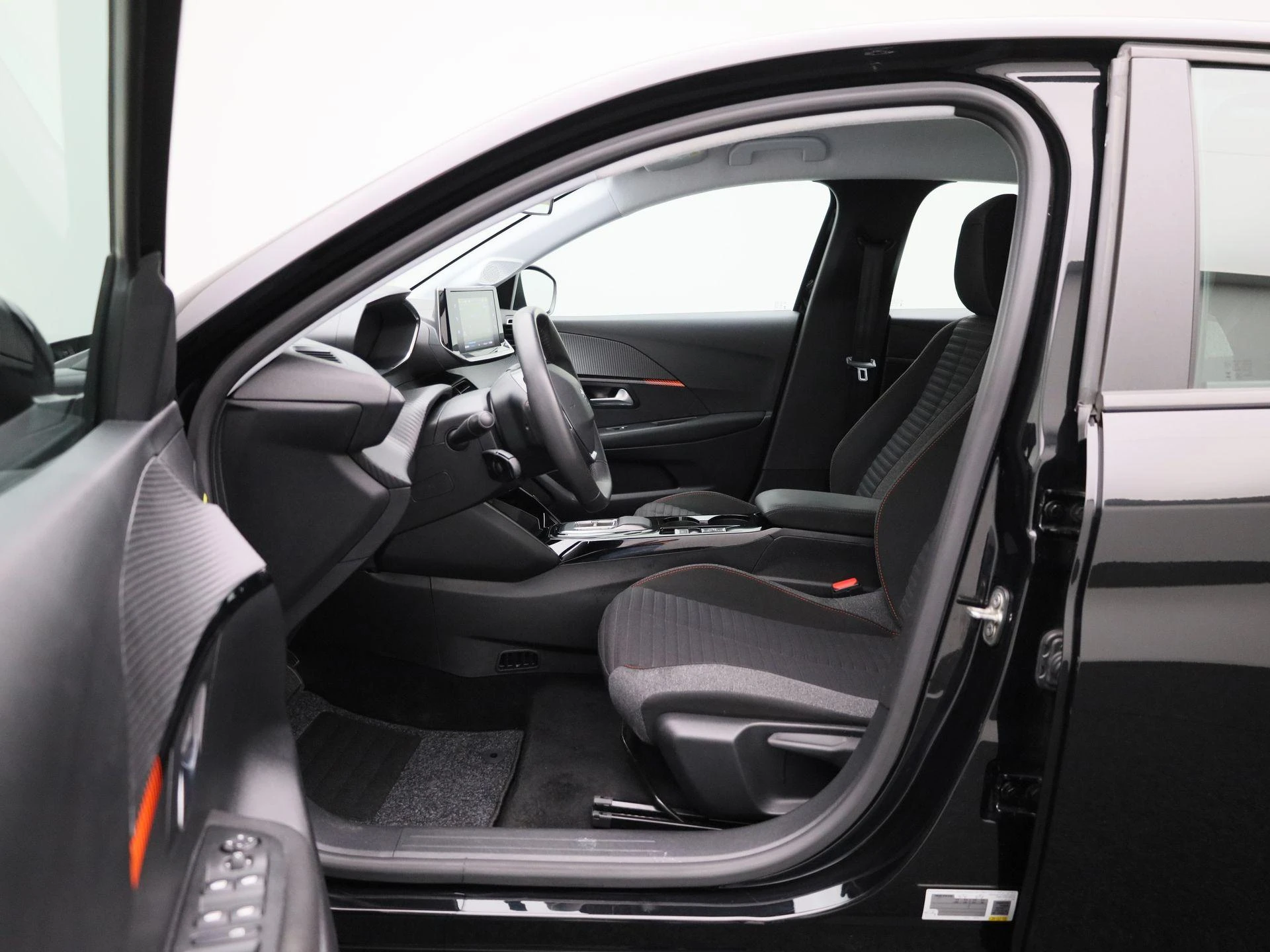 Peugeot-e-208-image-8