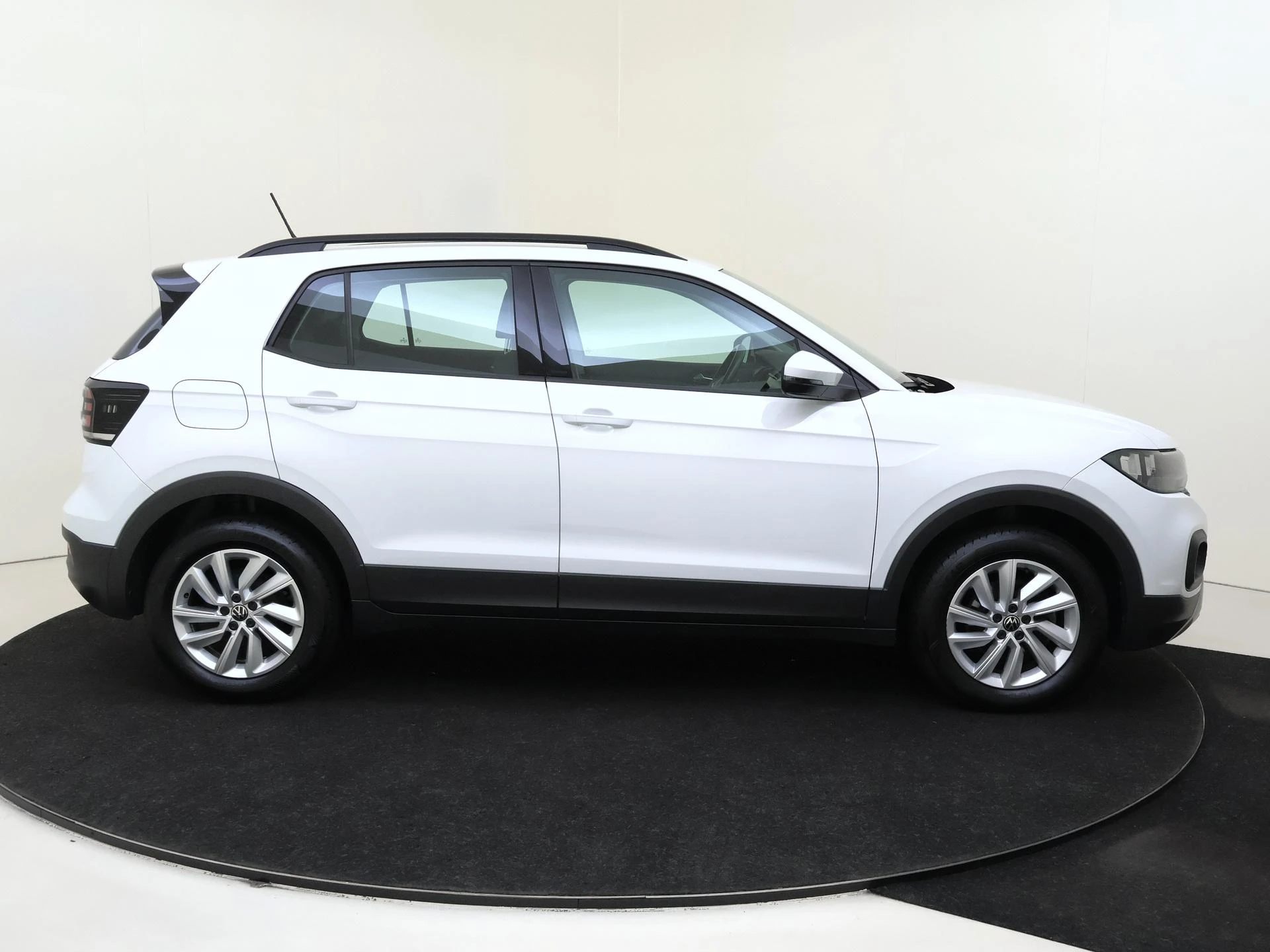 Volkswagen-T-Cross-image-8