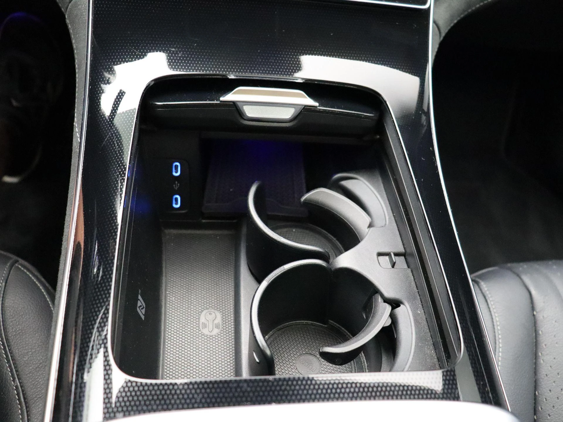 Mercedes-Benz-EQE-image-24