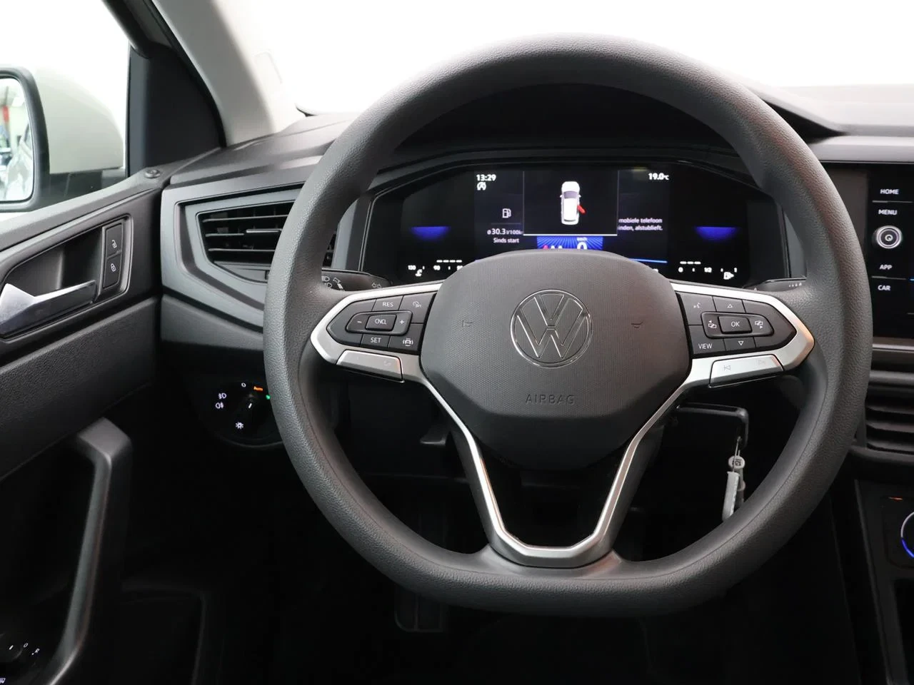 Volkswagen-Polo-image-14