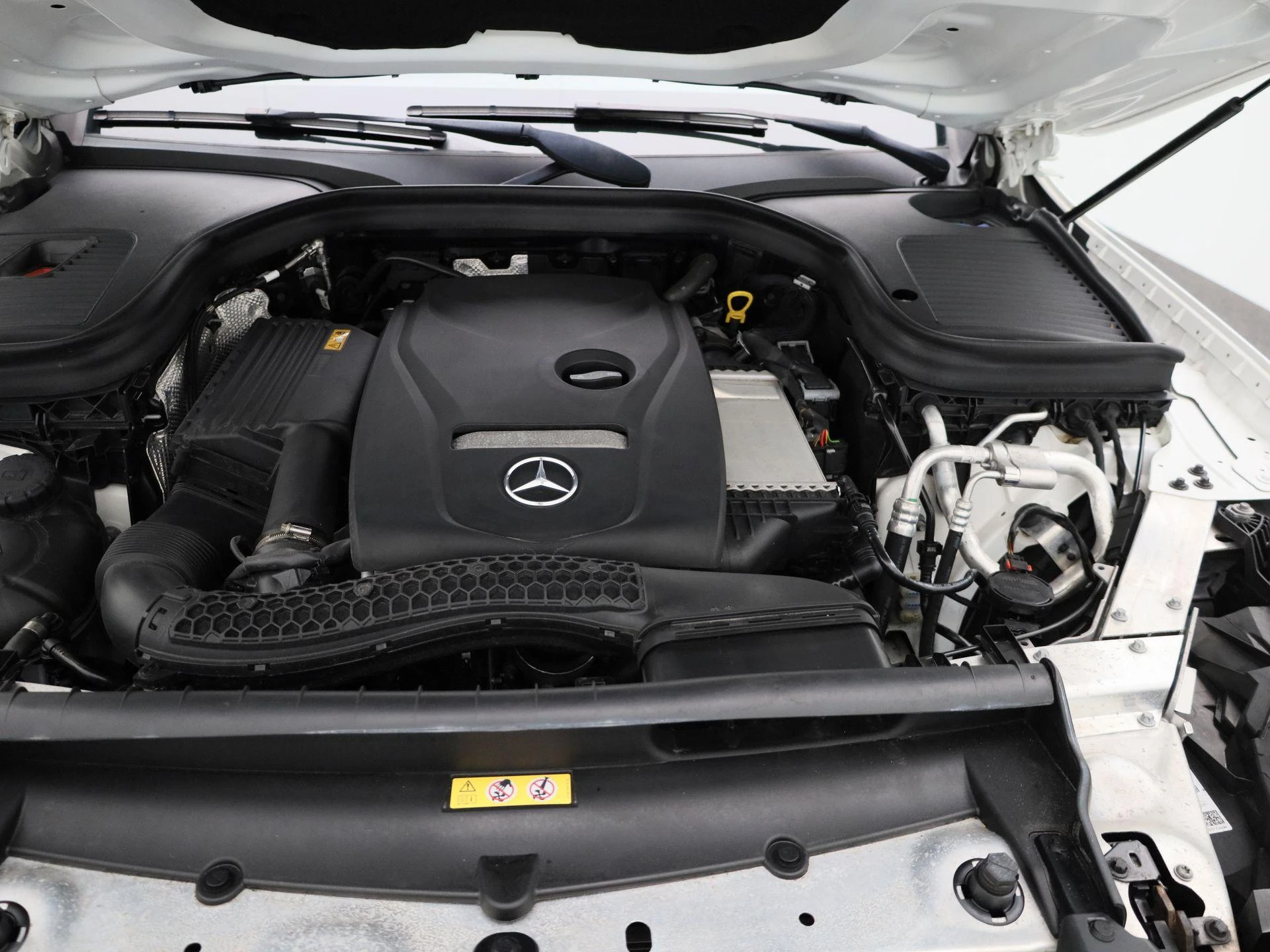 Mercedes-Benz-GLC-image-40