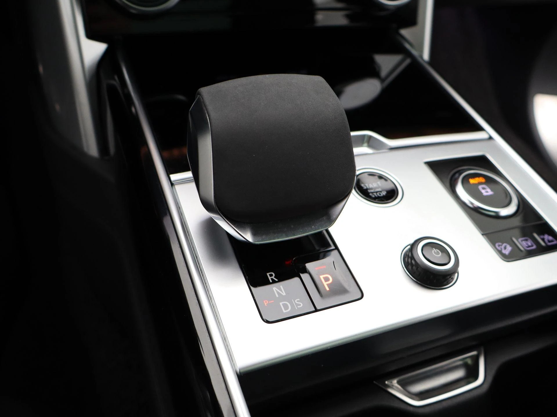 Land Rover-Range Rover-image-16