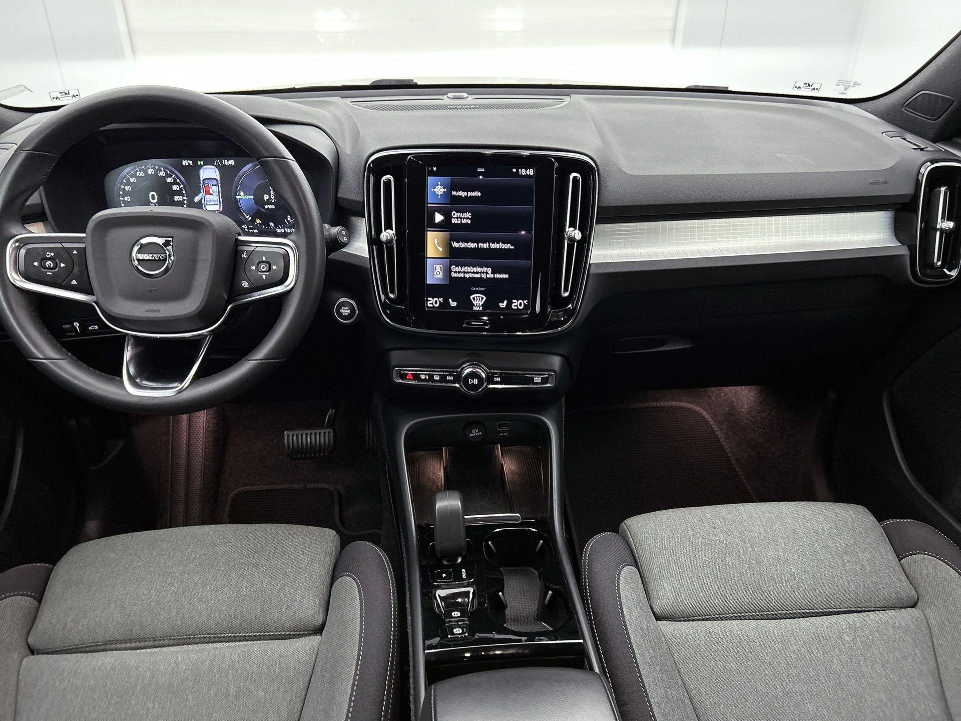 Volvo-XC40-image-2