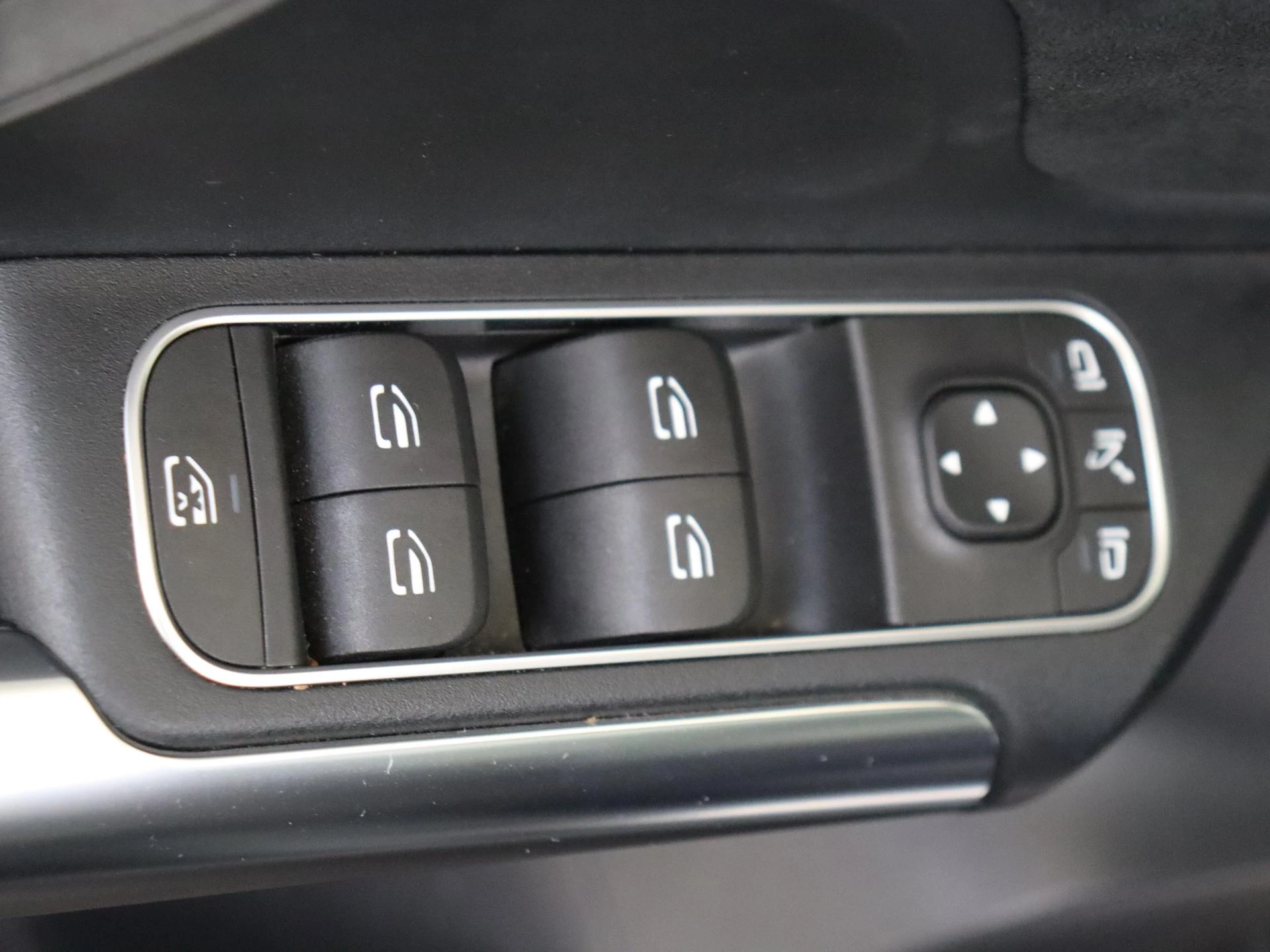 Mercedes-Benz-GLA-image-26