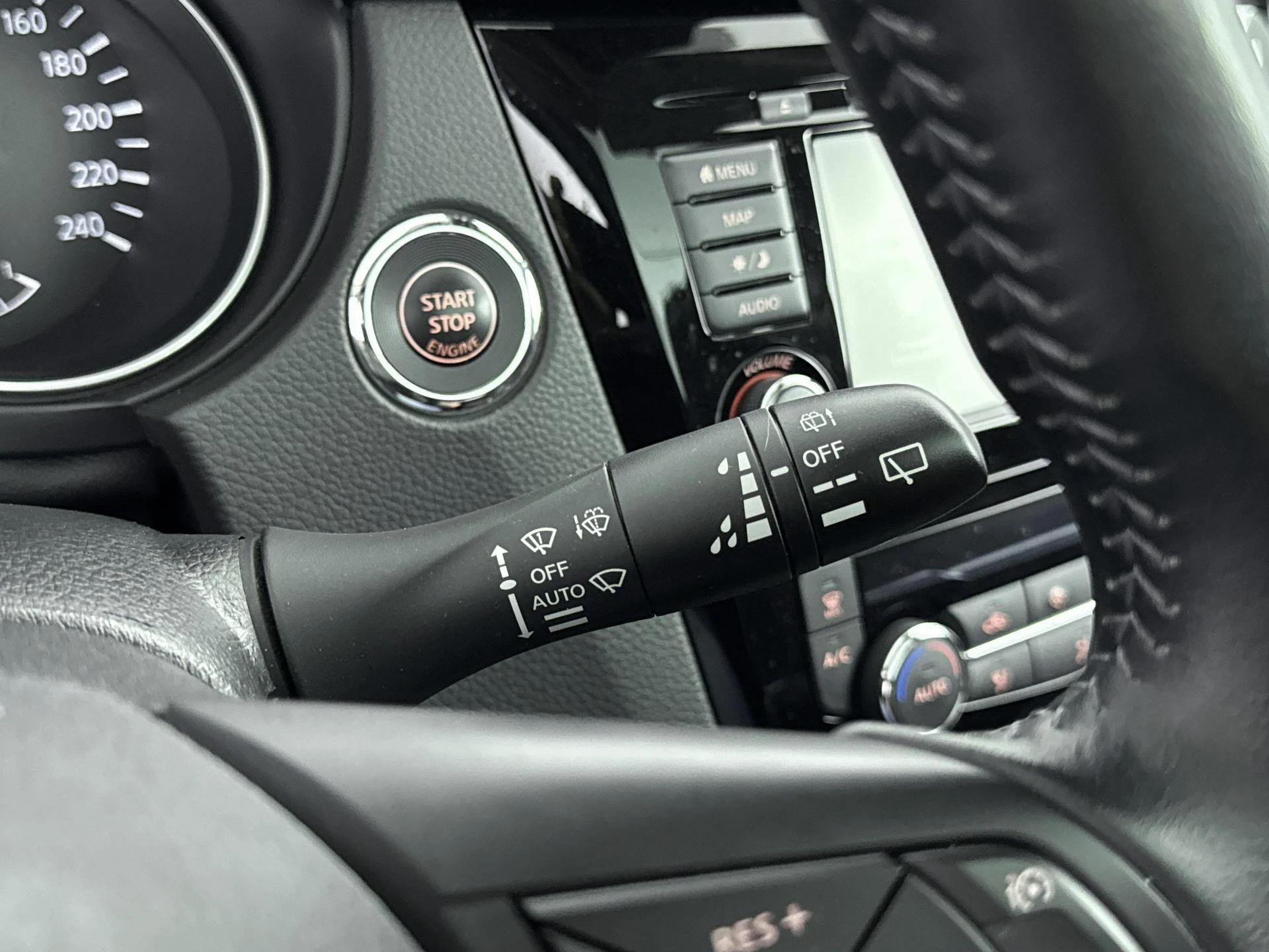 Nissan-QASHQAI-image-13