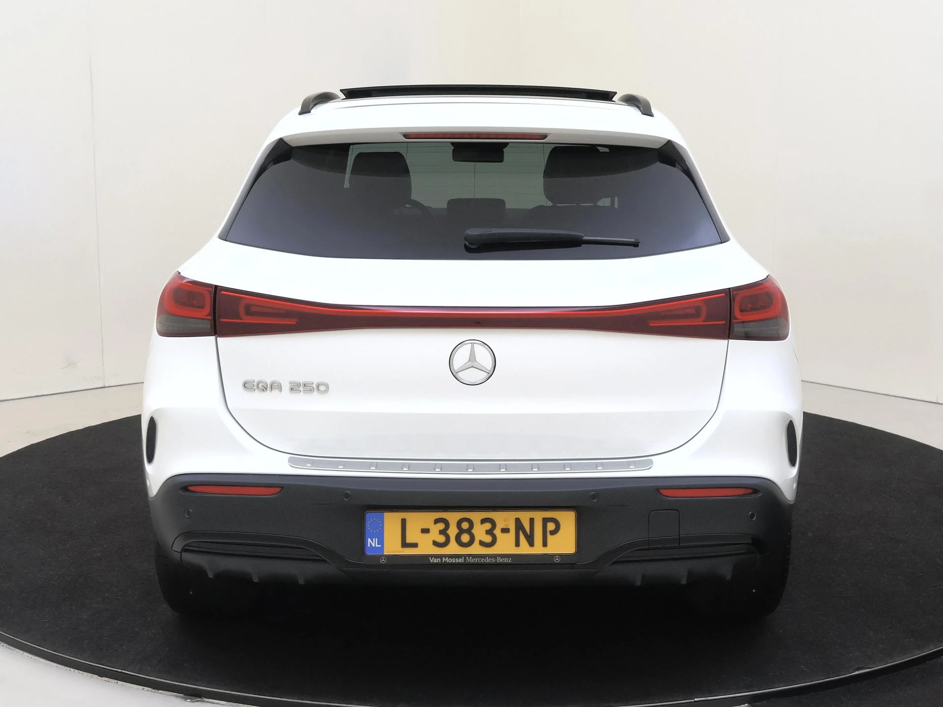 Mercedes-Benz-EQA-image-6