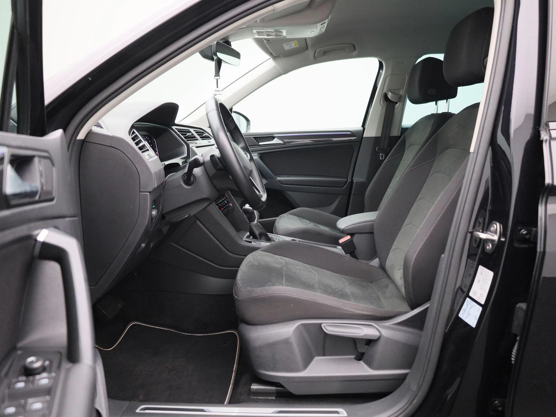 Volkswagen-Tiguan-image-10