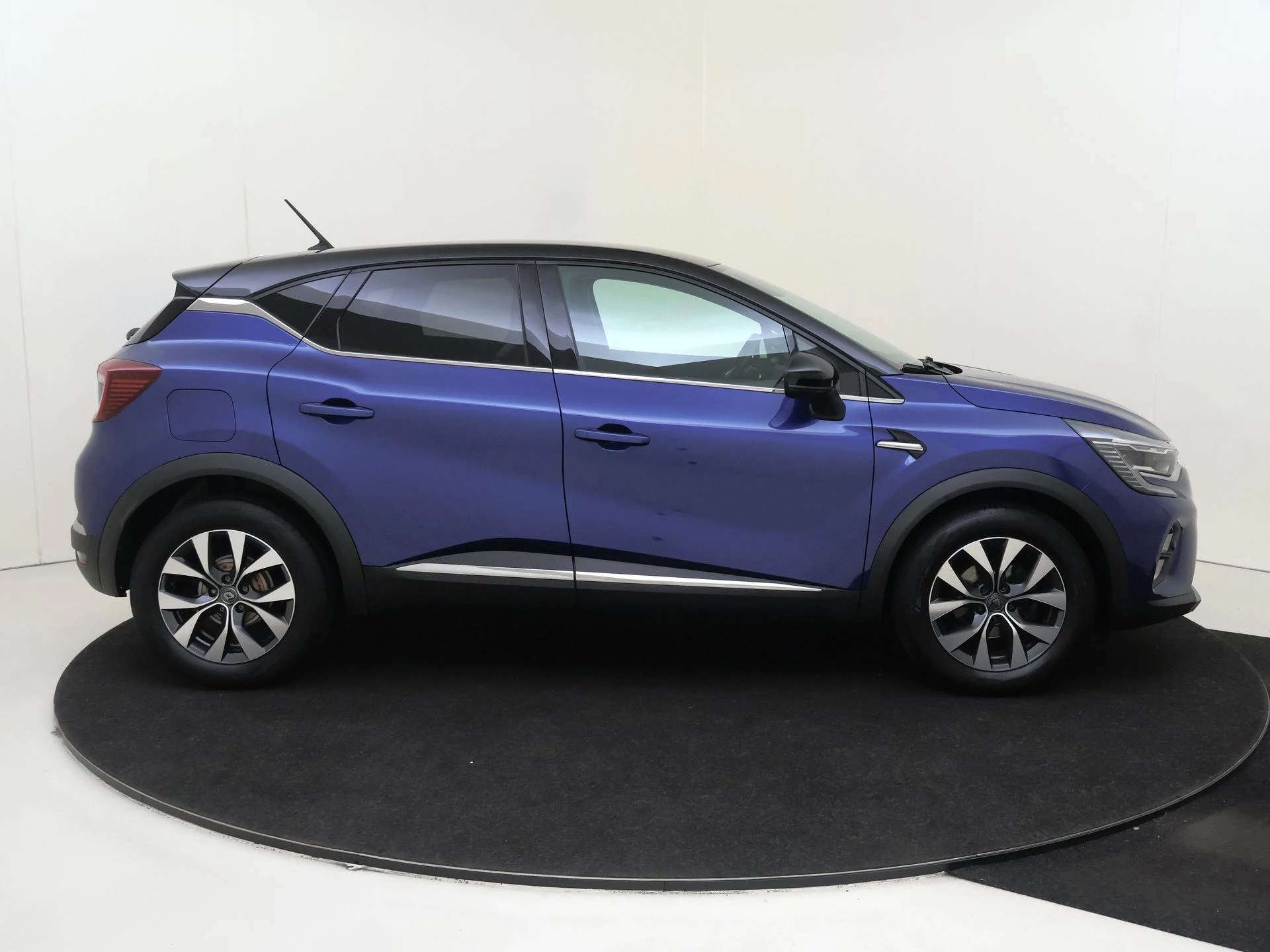 Renault-Captur-image-12