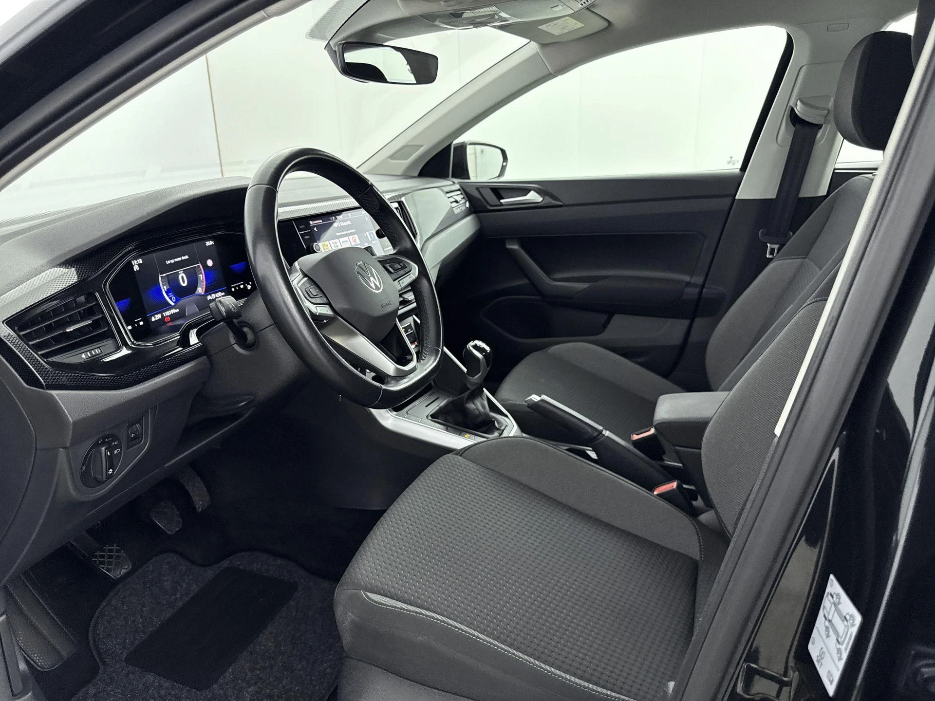 Volkswagen-Polo-image-7