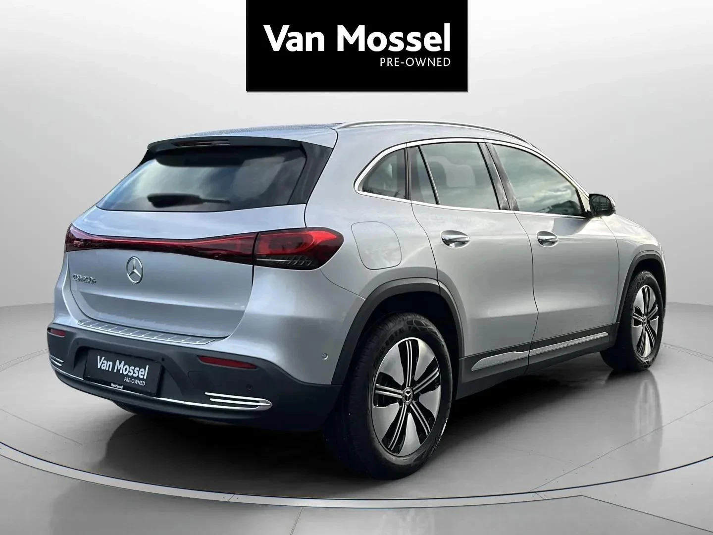 Mercedes-Benz-EQA-image-4