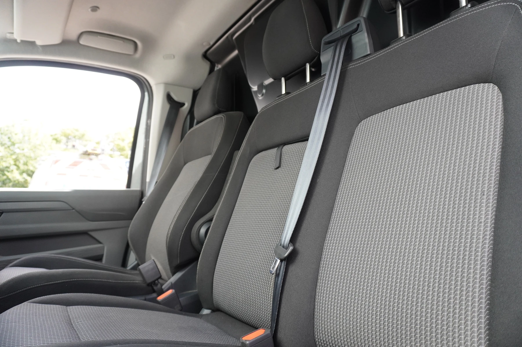 Volkswagen-Transporter-image-8
