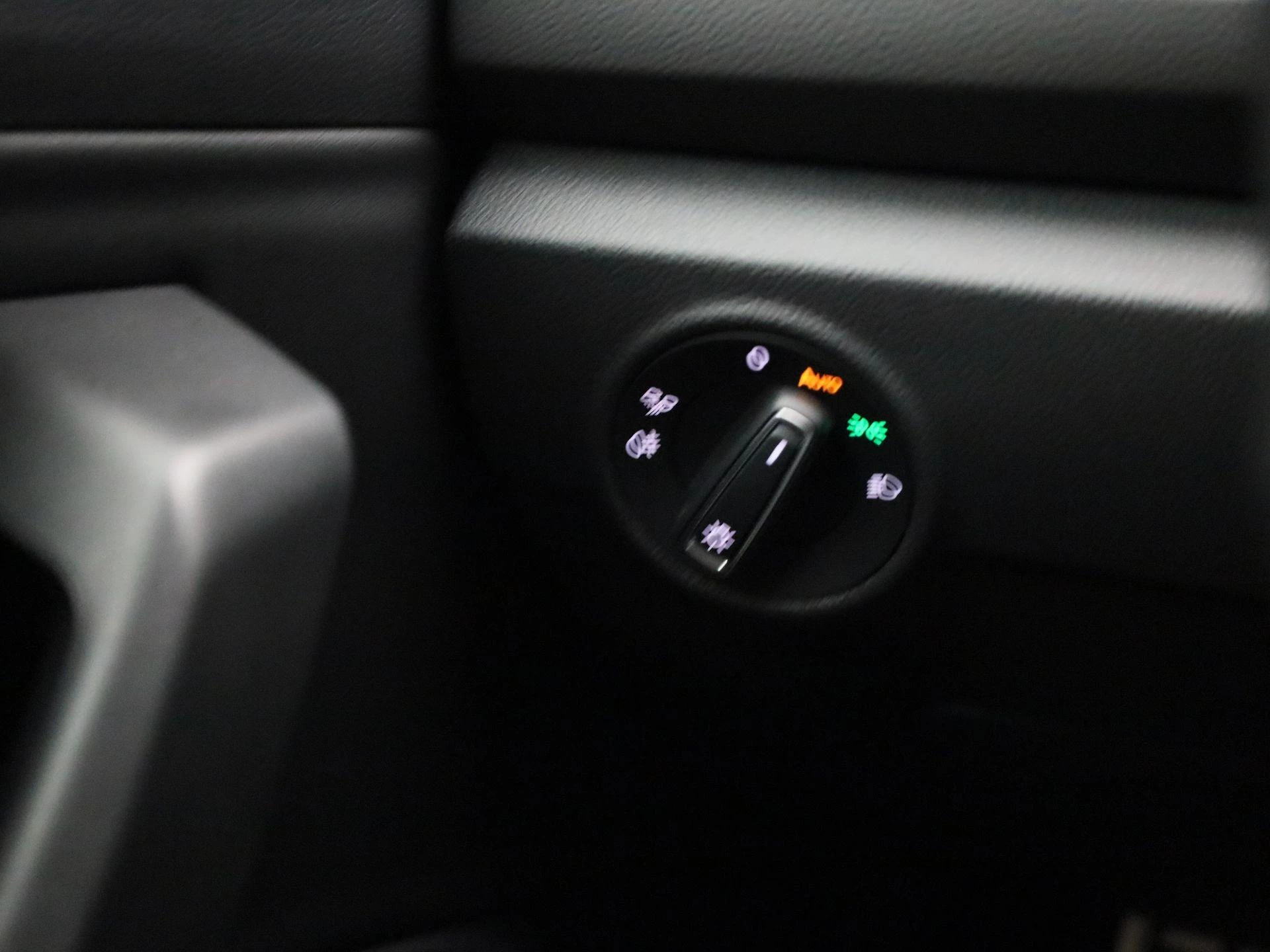 Volkswagen-T-Roc-image-21