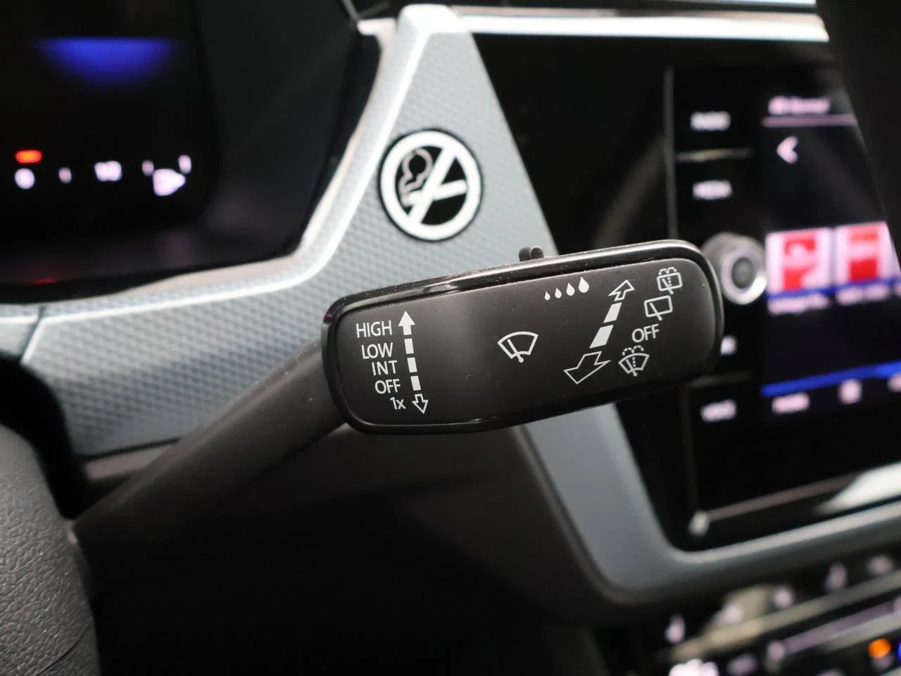 Volkswagen-Touran-image-25
