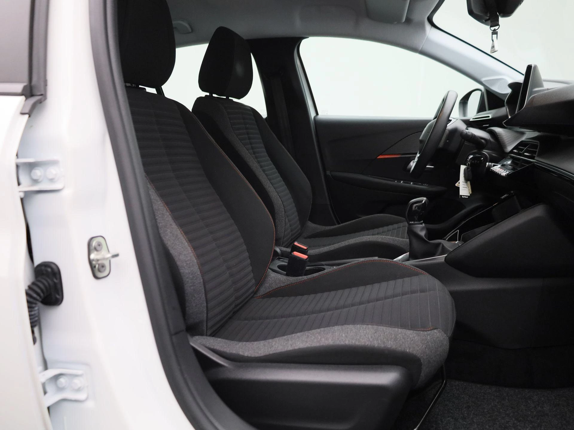 Peugeot-208-image-26