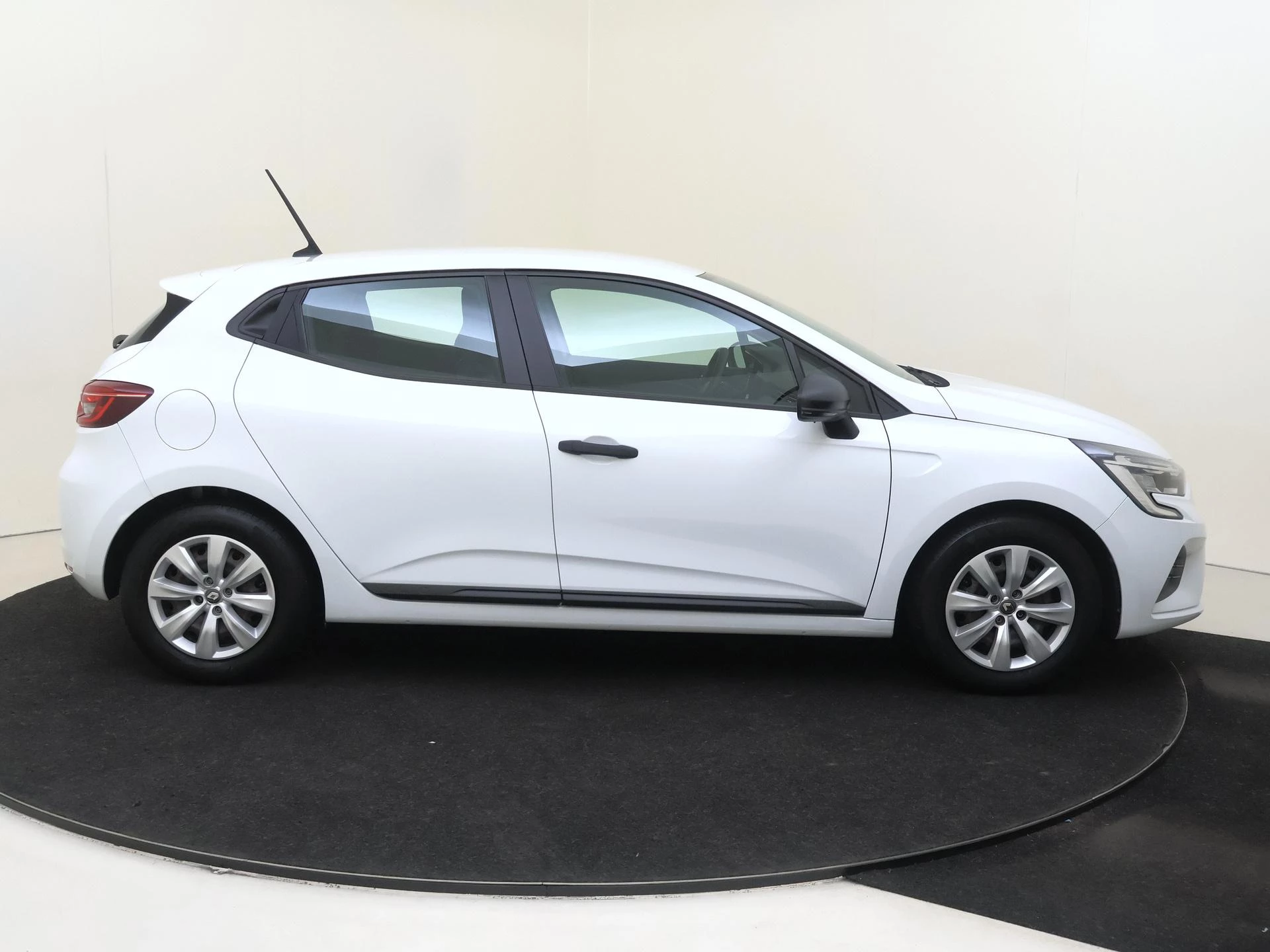 Renault-Clio-image-8