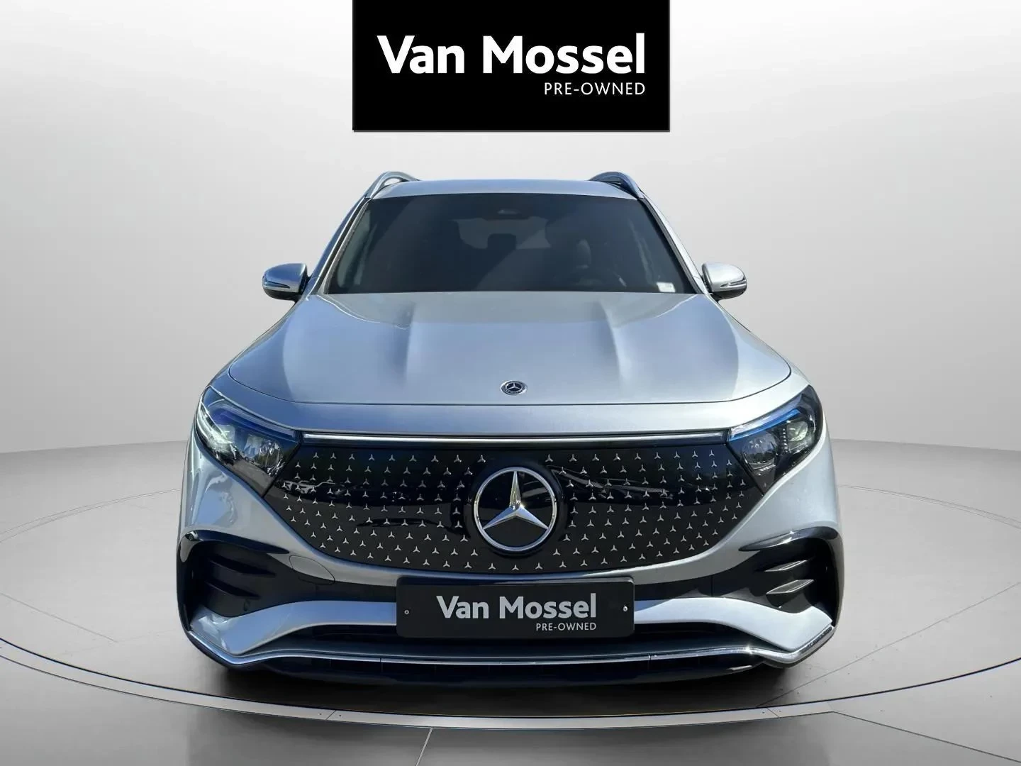 Mercedes-Benz-EQB-image-1