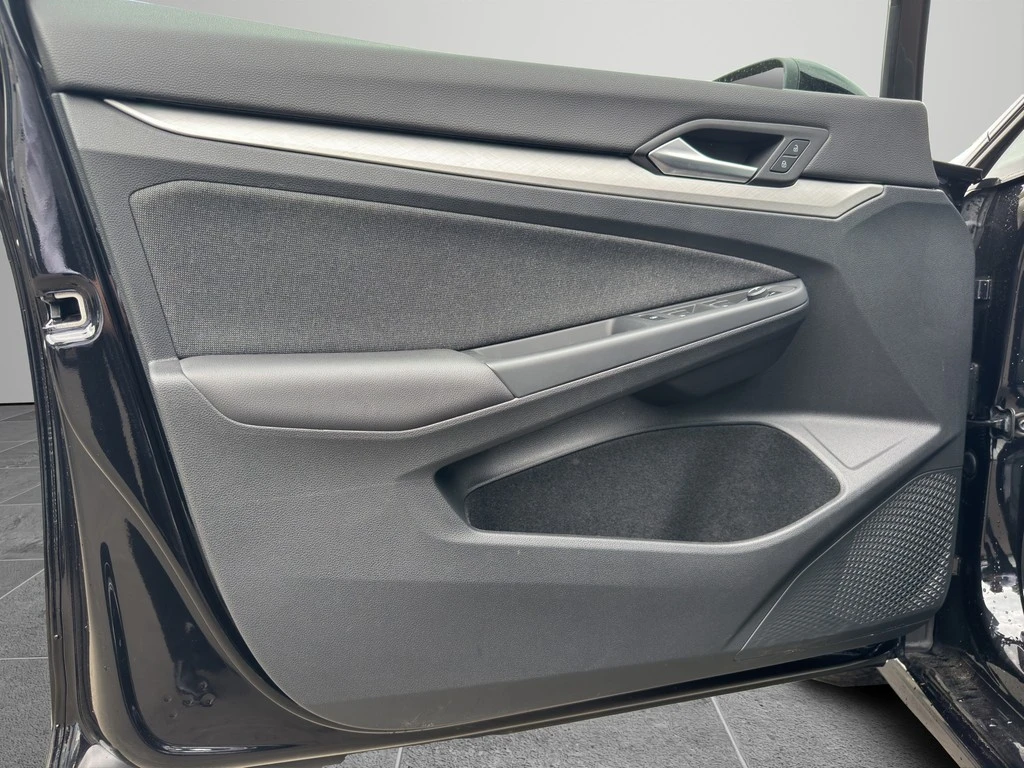 Volkswagen-Golf-image-14