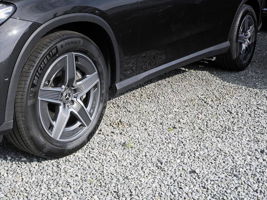 Mercedes-Benz-GLC 300 d-image-6