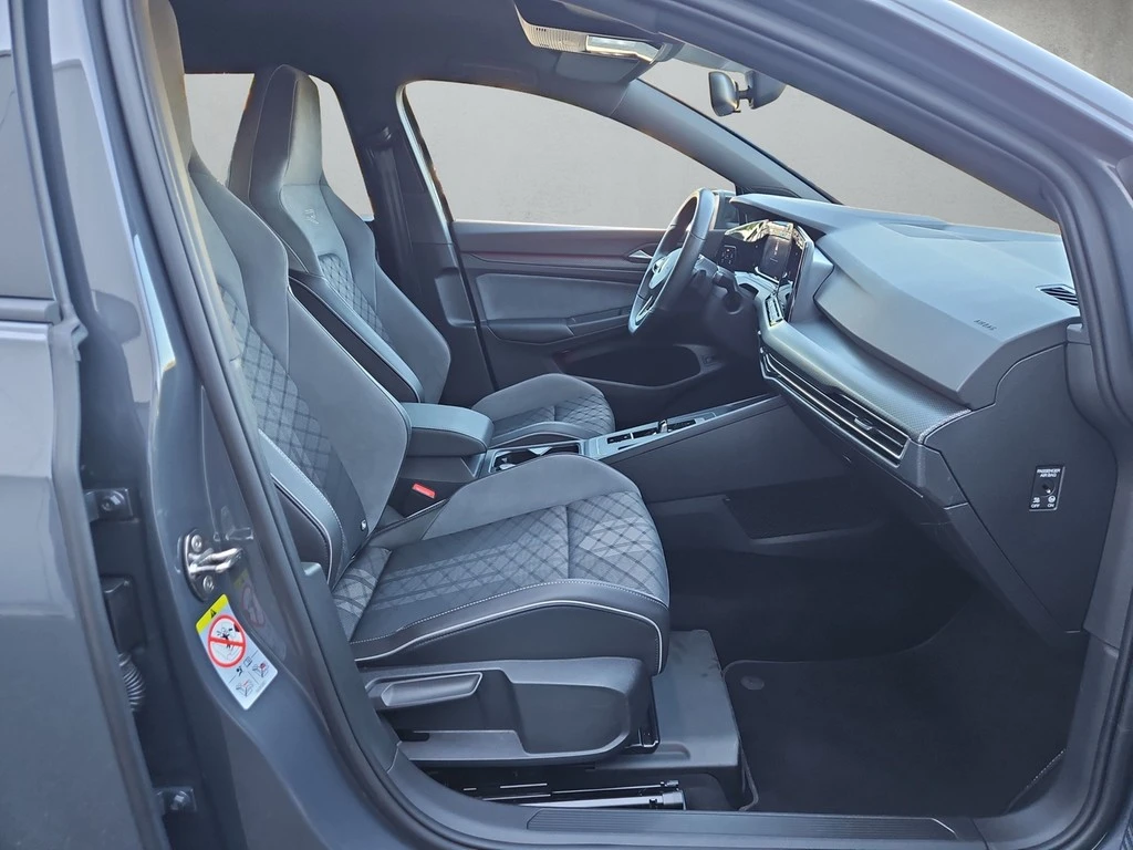 Volkswagen-Golf-image-12