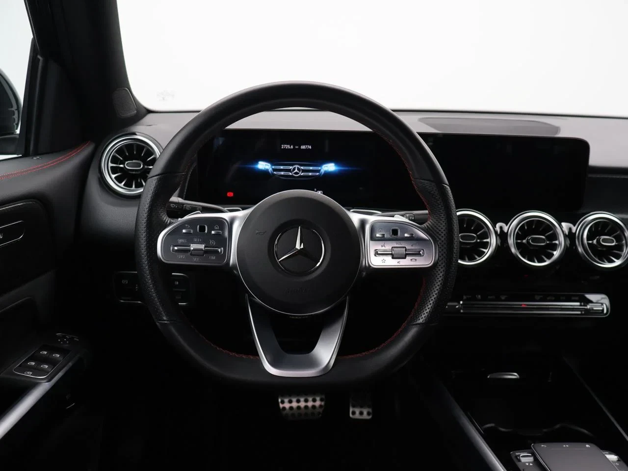 Mercedes-Benz-GLB-image-22