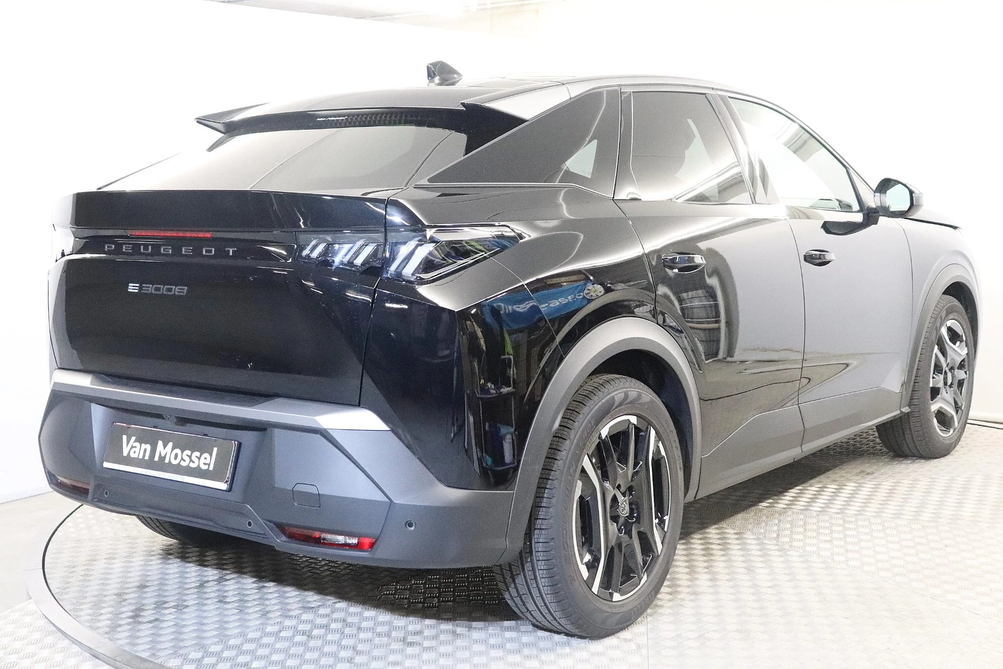 Peugeot-e-3008-image-4