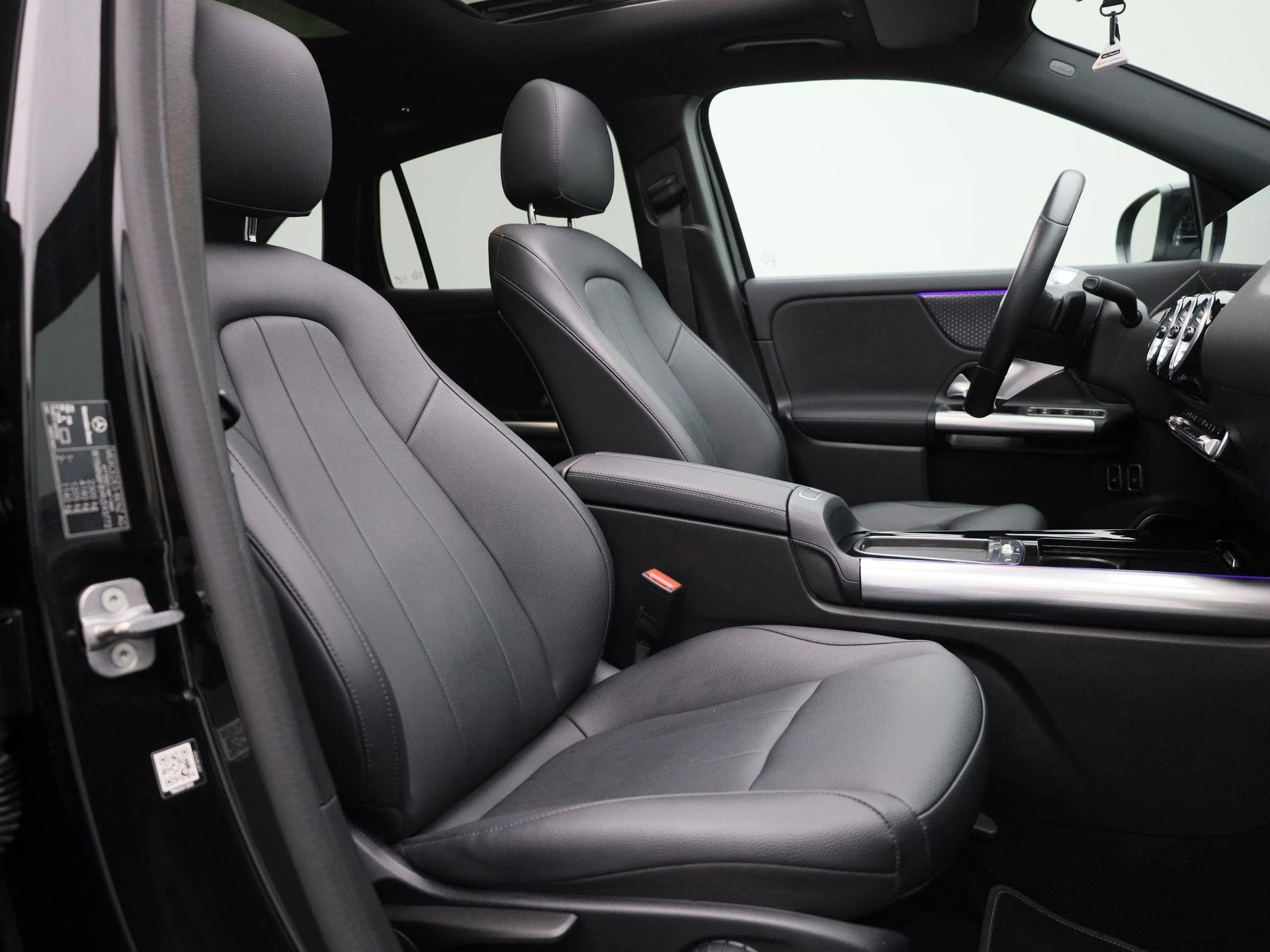 Mercedes-Benz-GLA-image-36