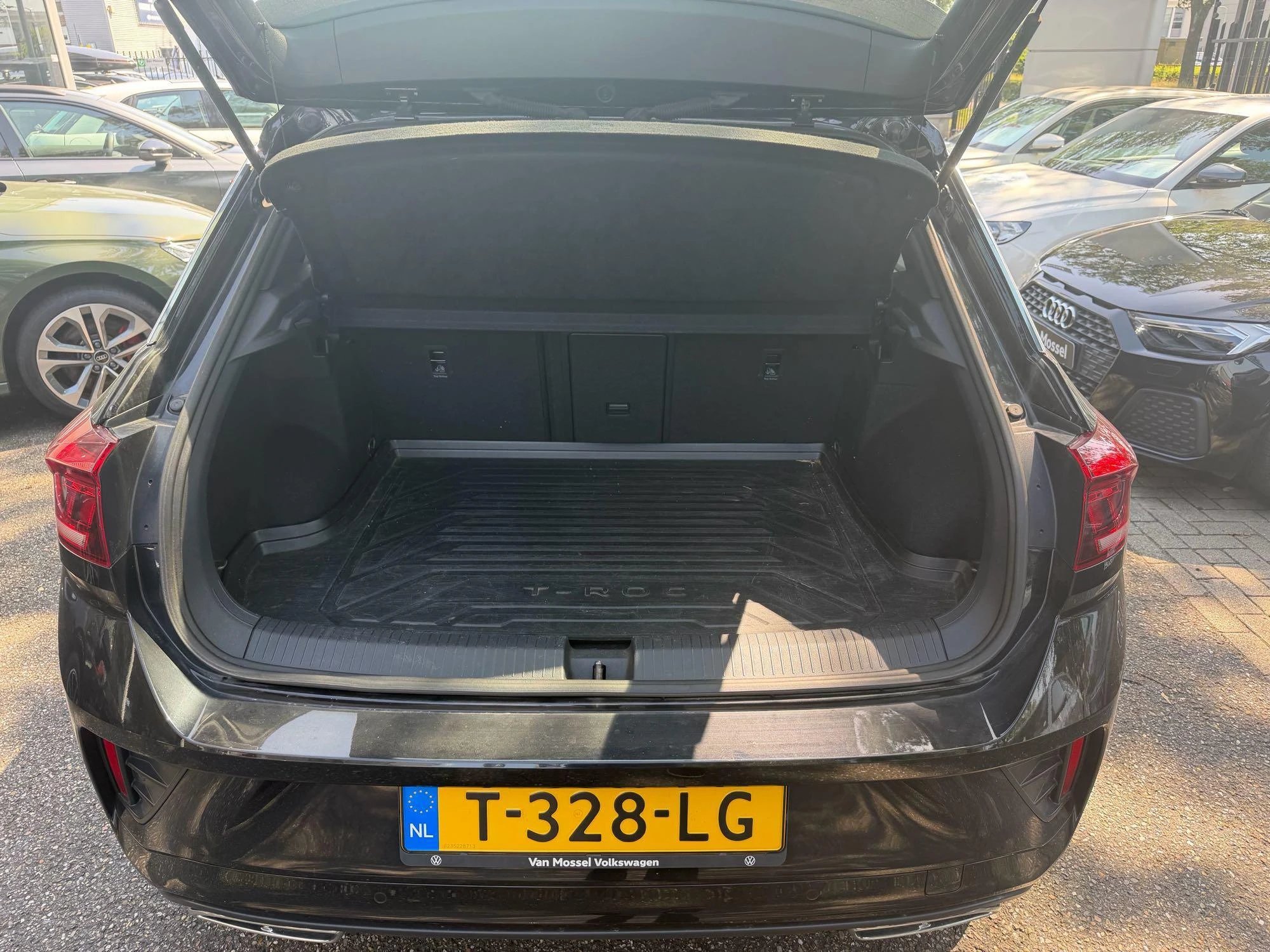 Volkswagen T-Roc 1.0 TSI R-Line | 110 PK |