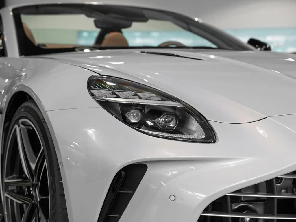 Aston Martin-V8 Vantage-image-20
