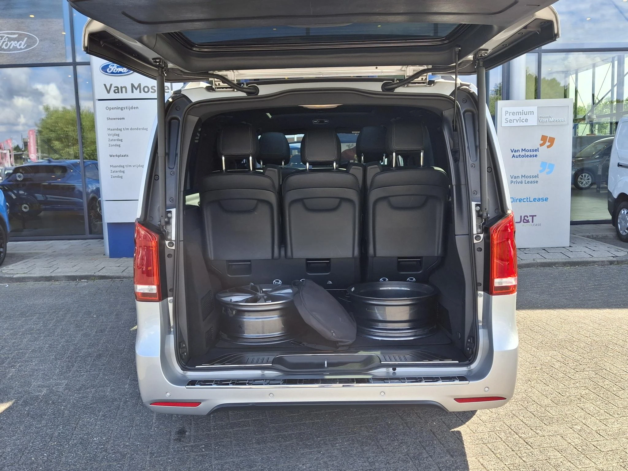 Mercedes-Benz-EQV-image-6
