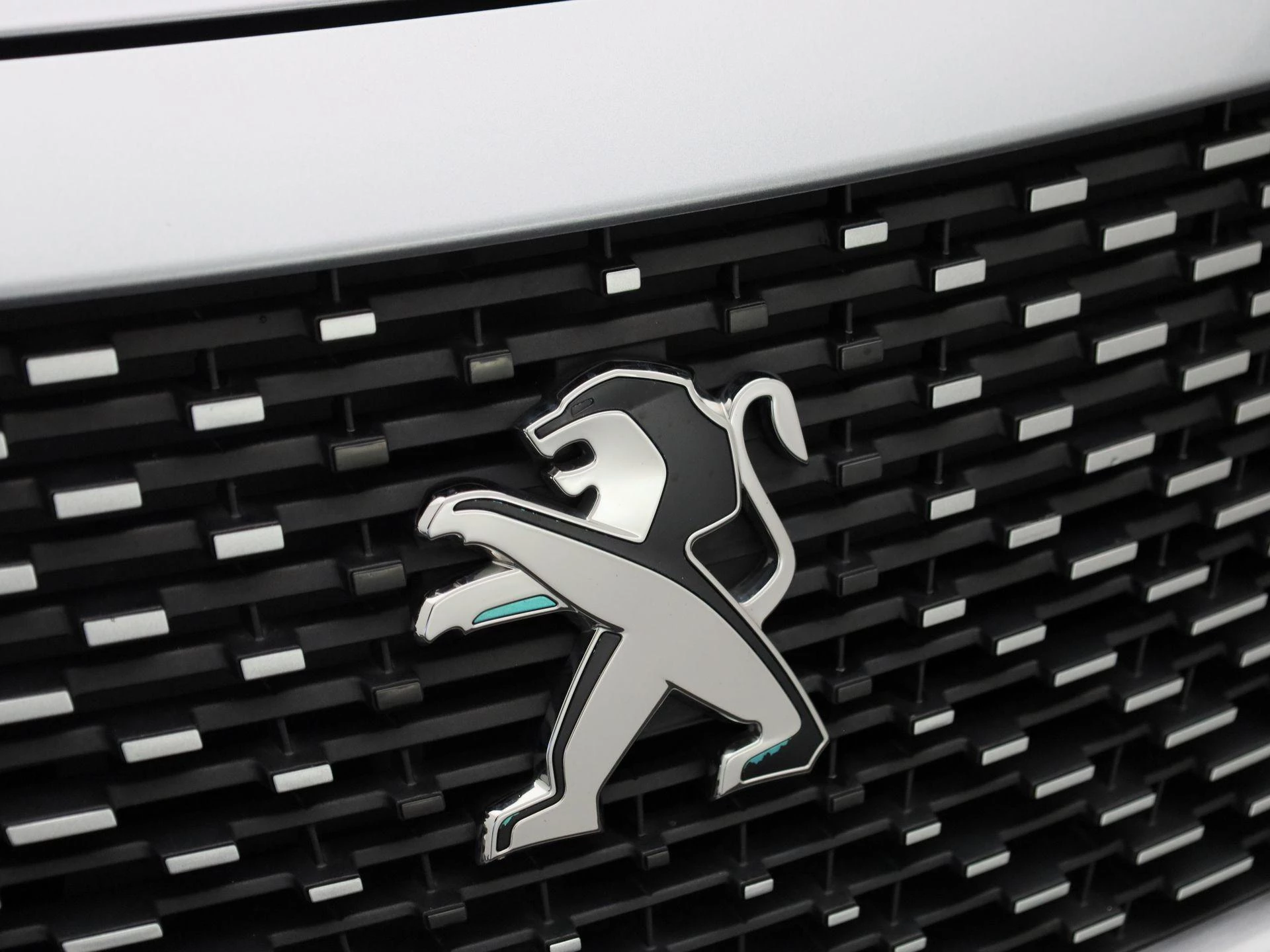 Peugeot e-2008 EV GT 50 kWh