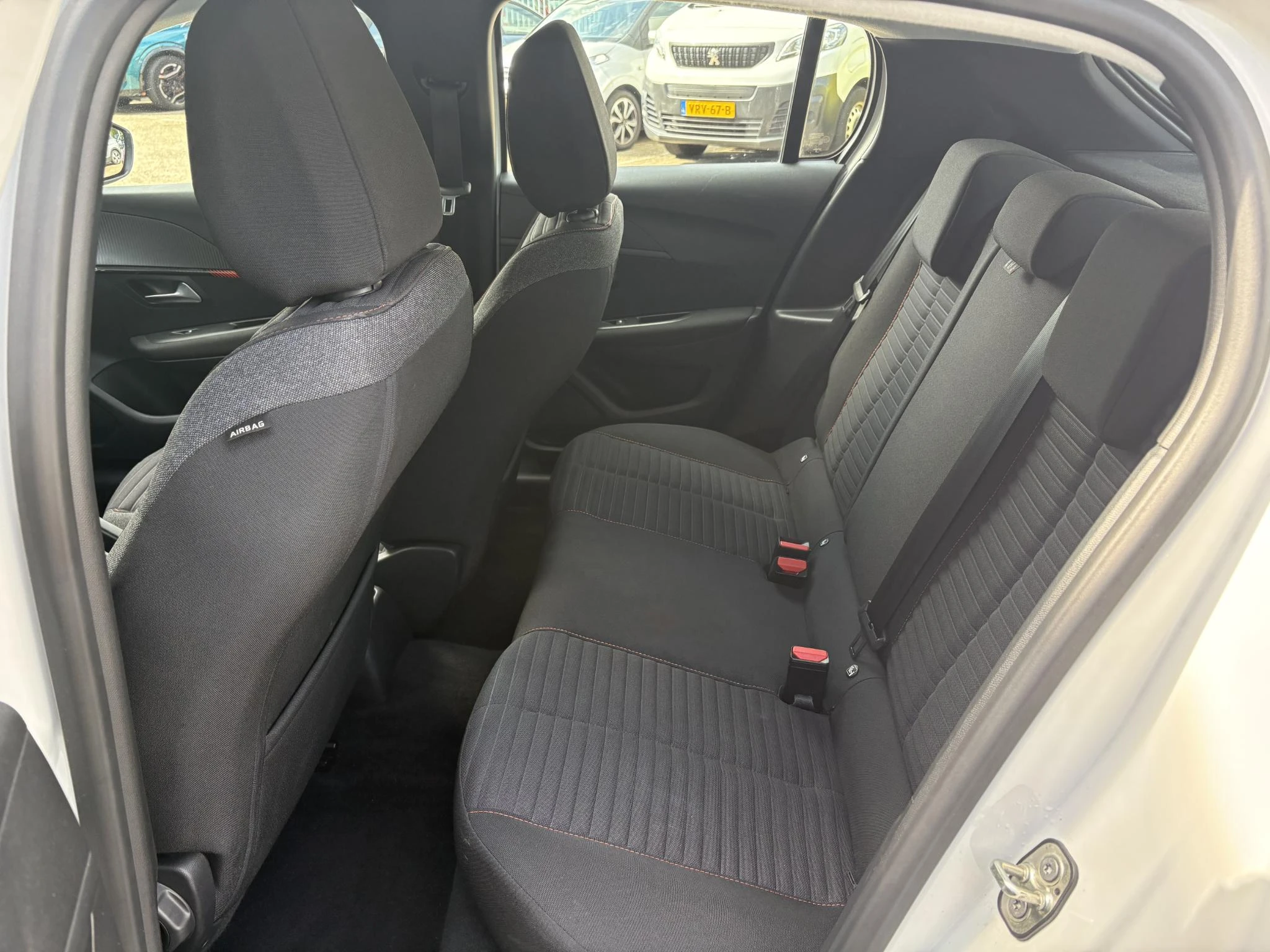 Peugeot-208-image-16