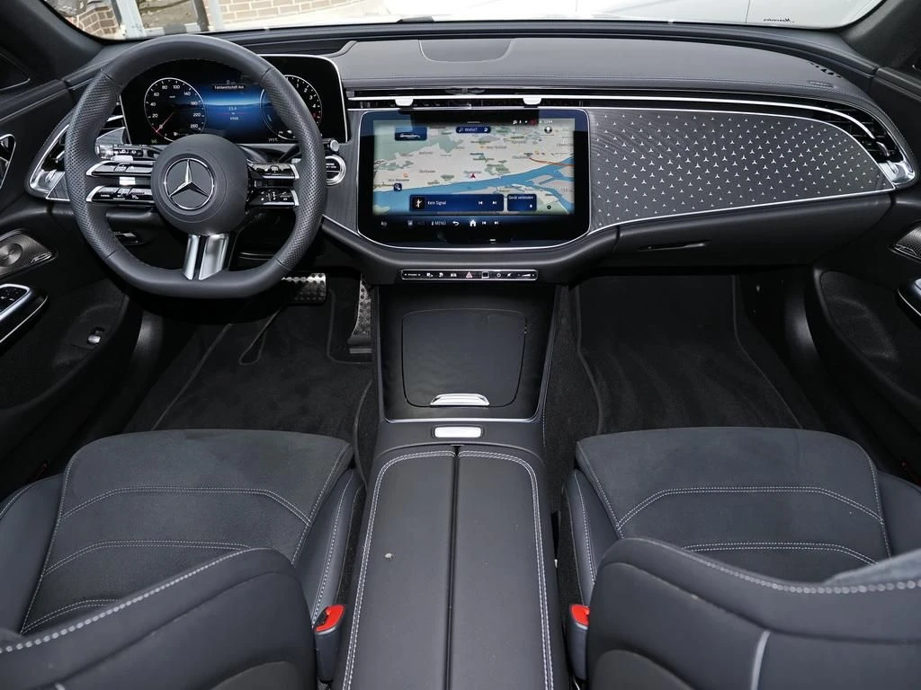 Mercedes-Benz-E-Klasse 300-image-12