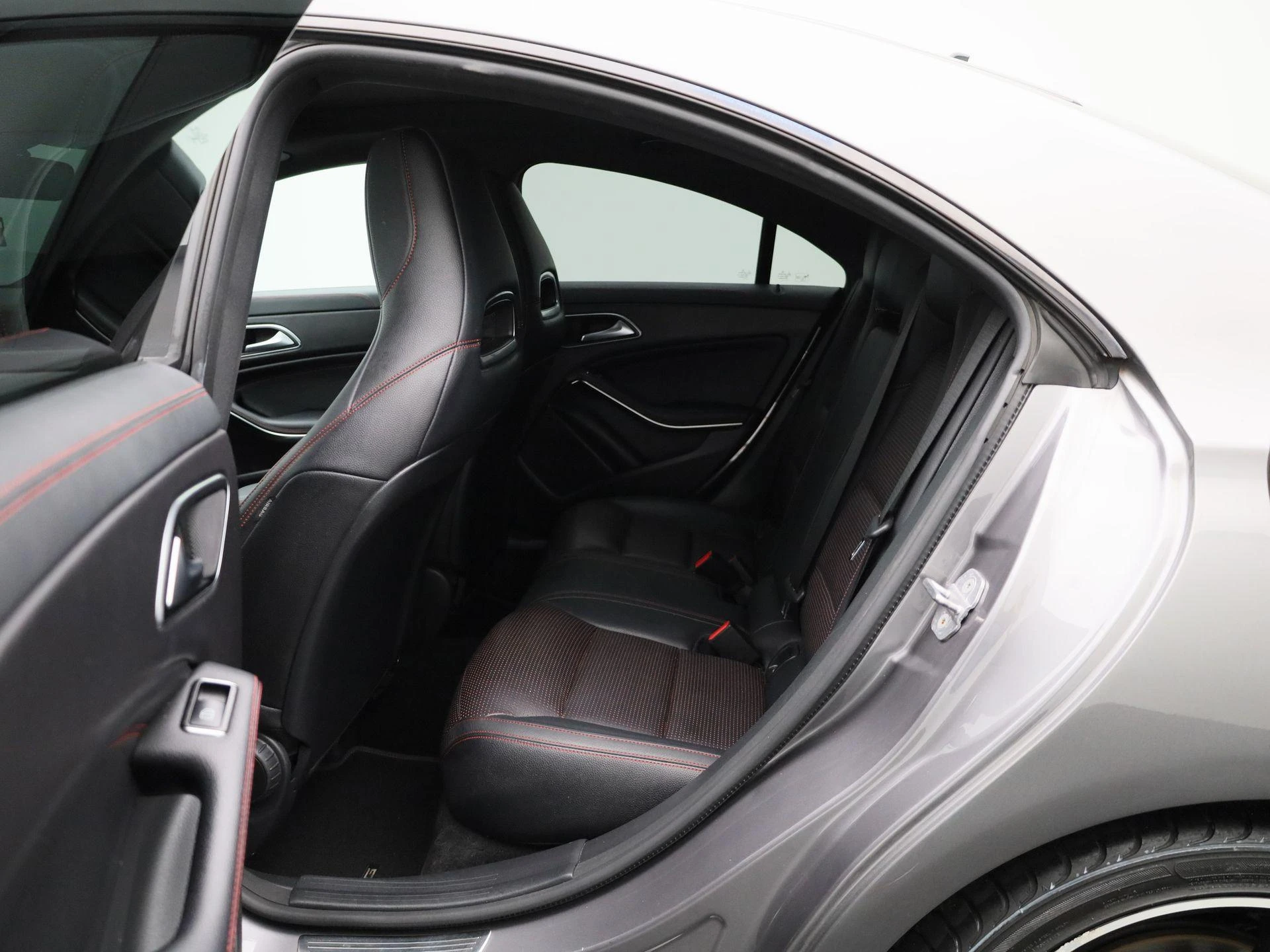 Mercedes-Benz-CLA-image-9