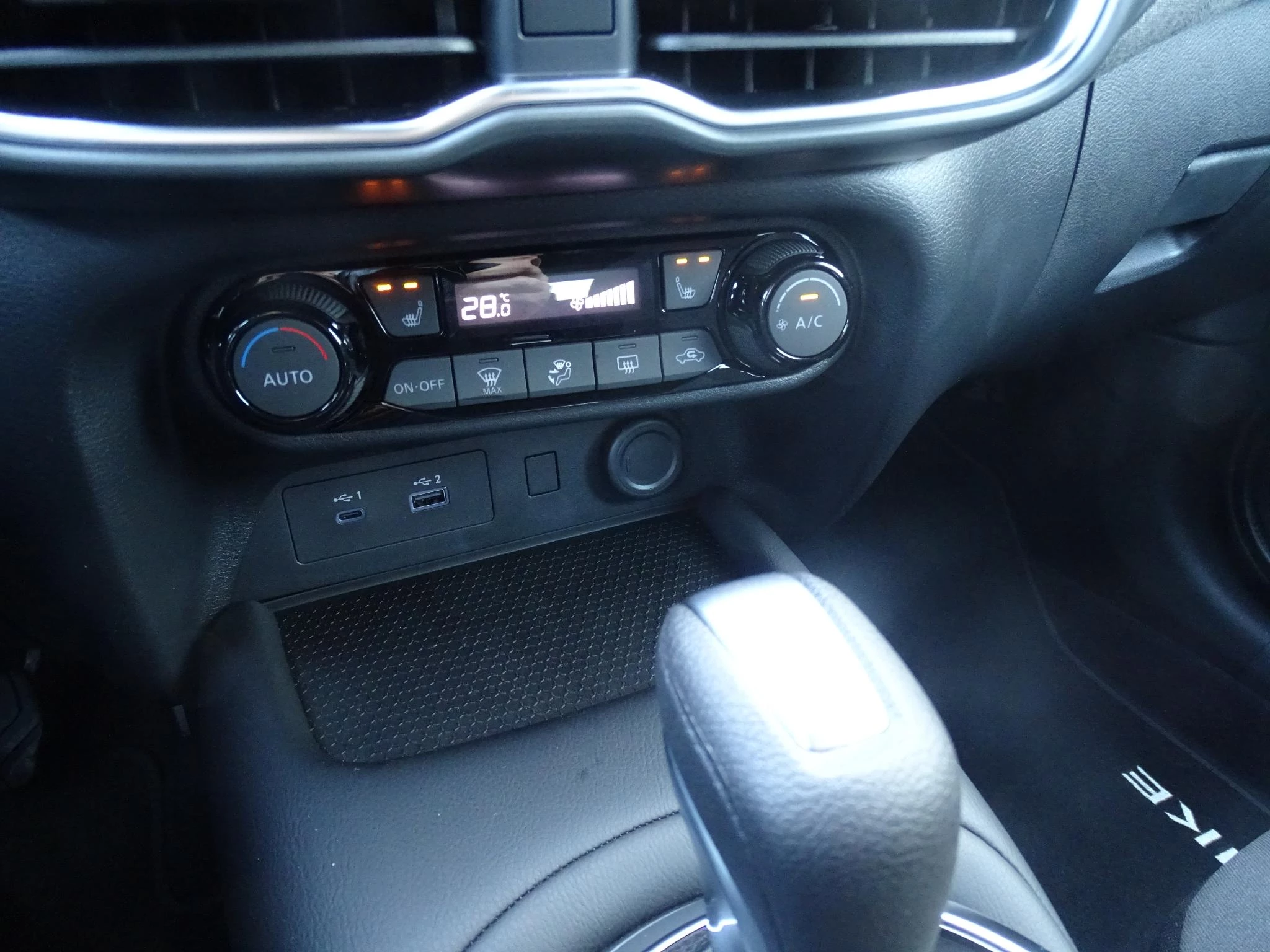 Nissan Juke 1.0 DIG-T Acenta automaat