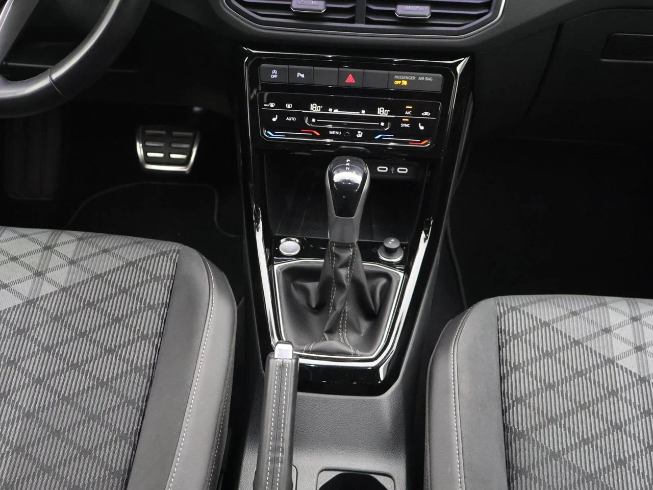 Volkswagen-T-Cross-image-12